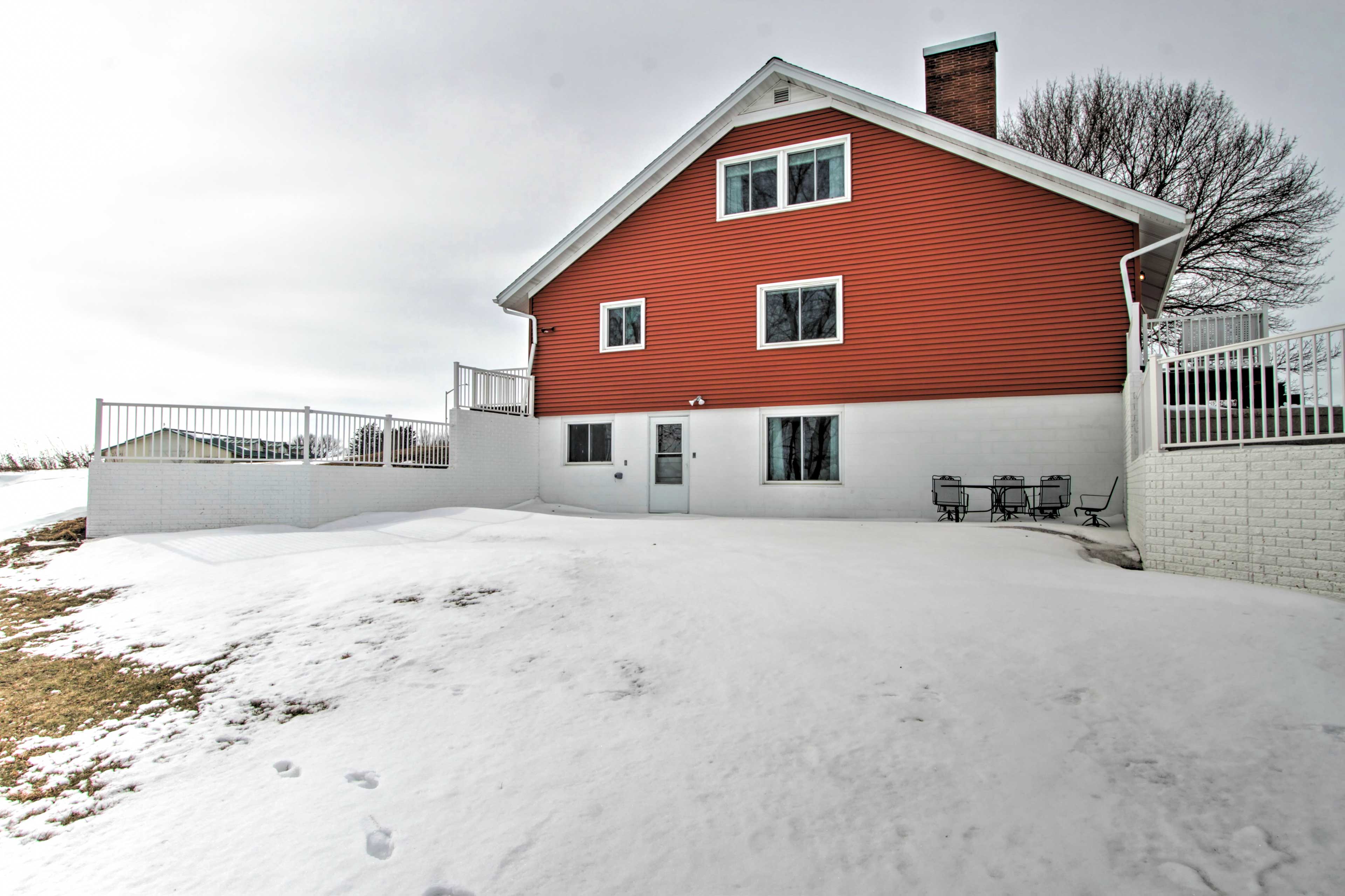 House Exterior | Dining Area | Large Yard