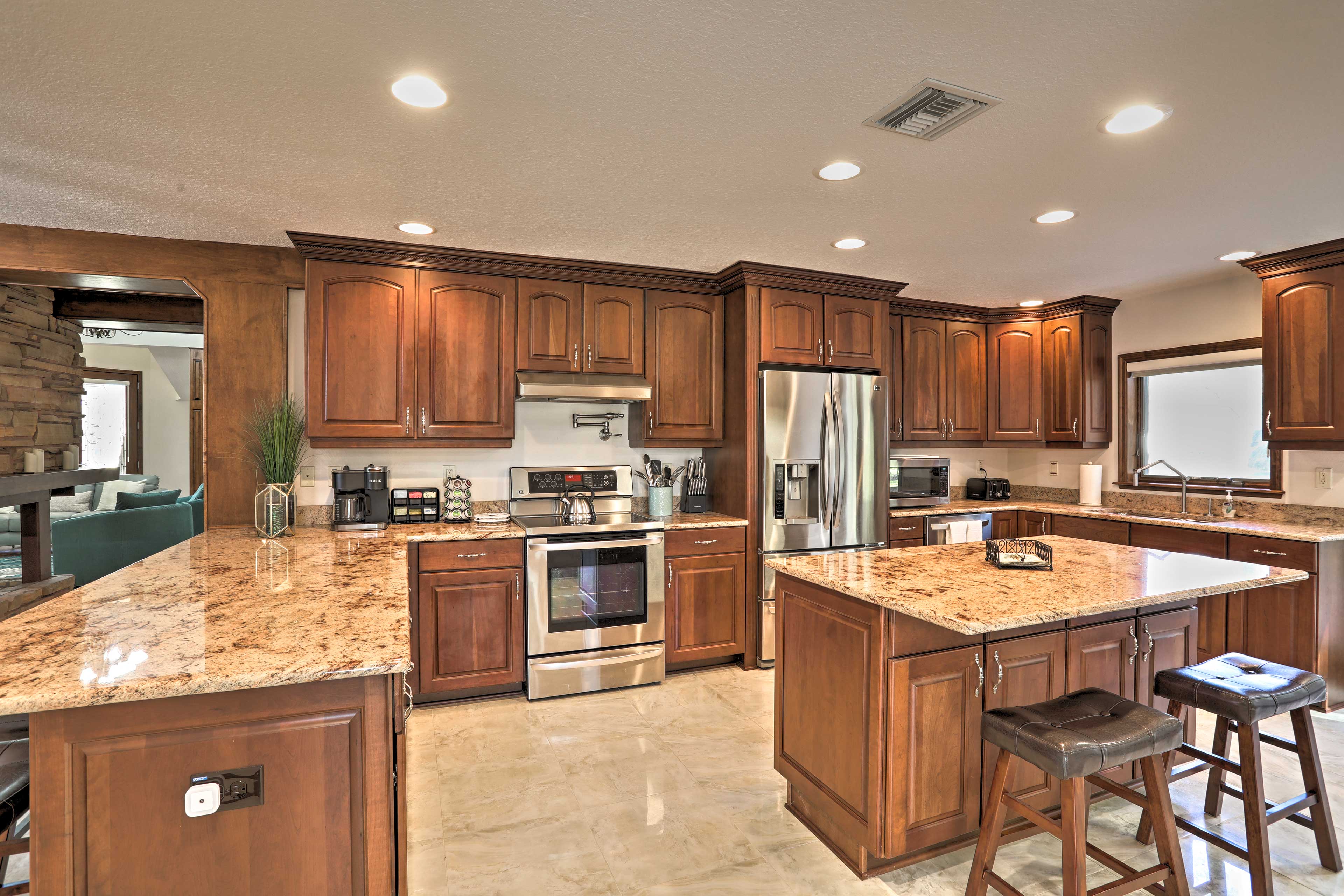 Kitchen | Fully Equipped | Cooking Basics | Breakfast Bar