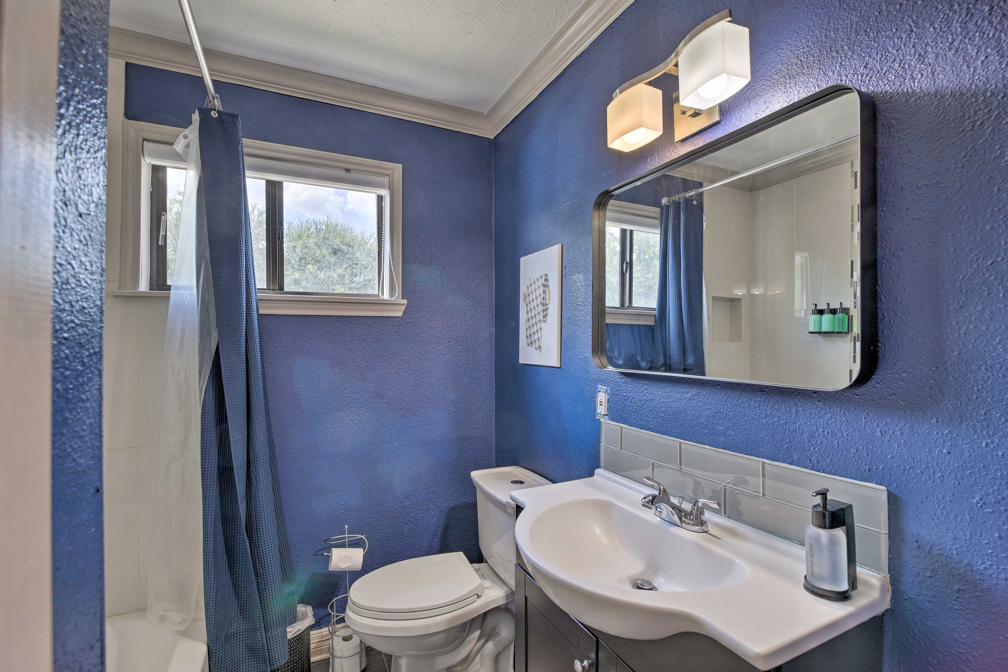 Full Bathroom | Complimentary Toiletries | Hair Dryer | Towels Provided