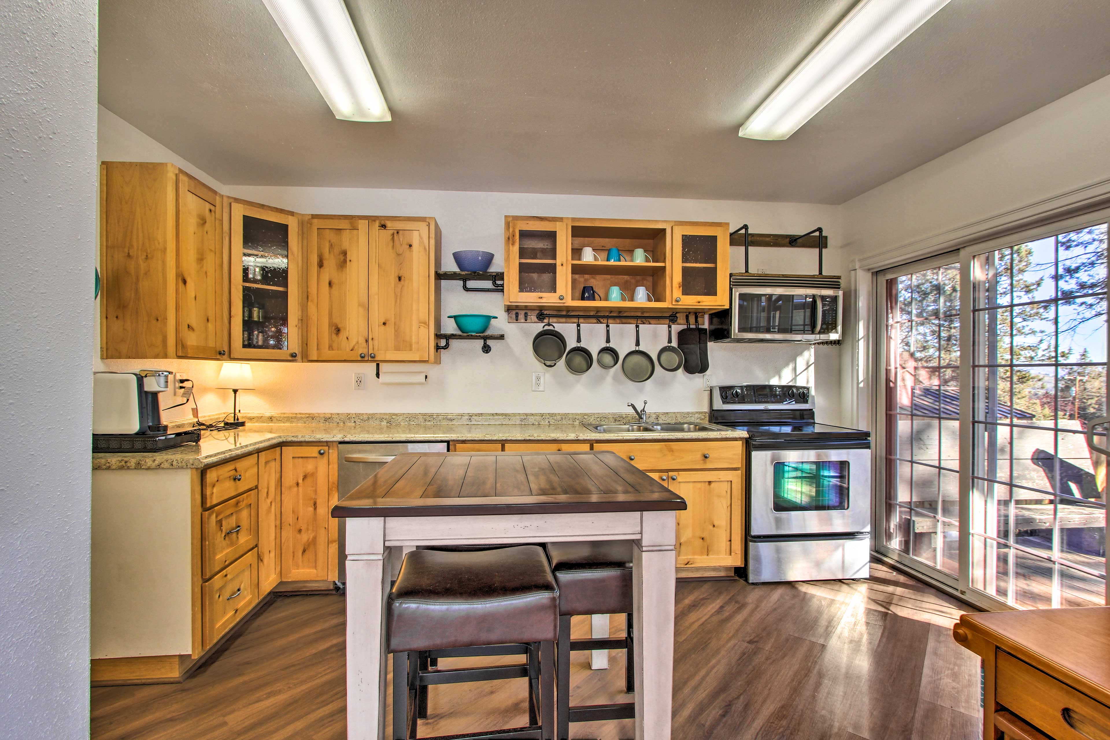 Kitchen | Fully Equipped w/ Cooking Basics