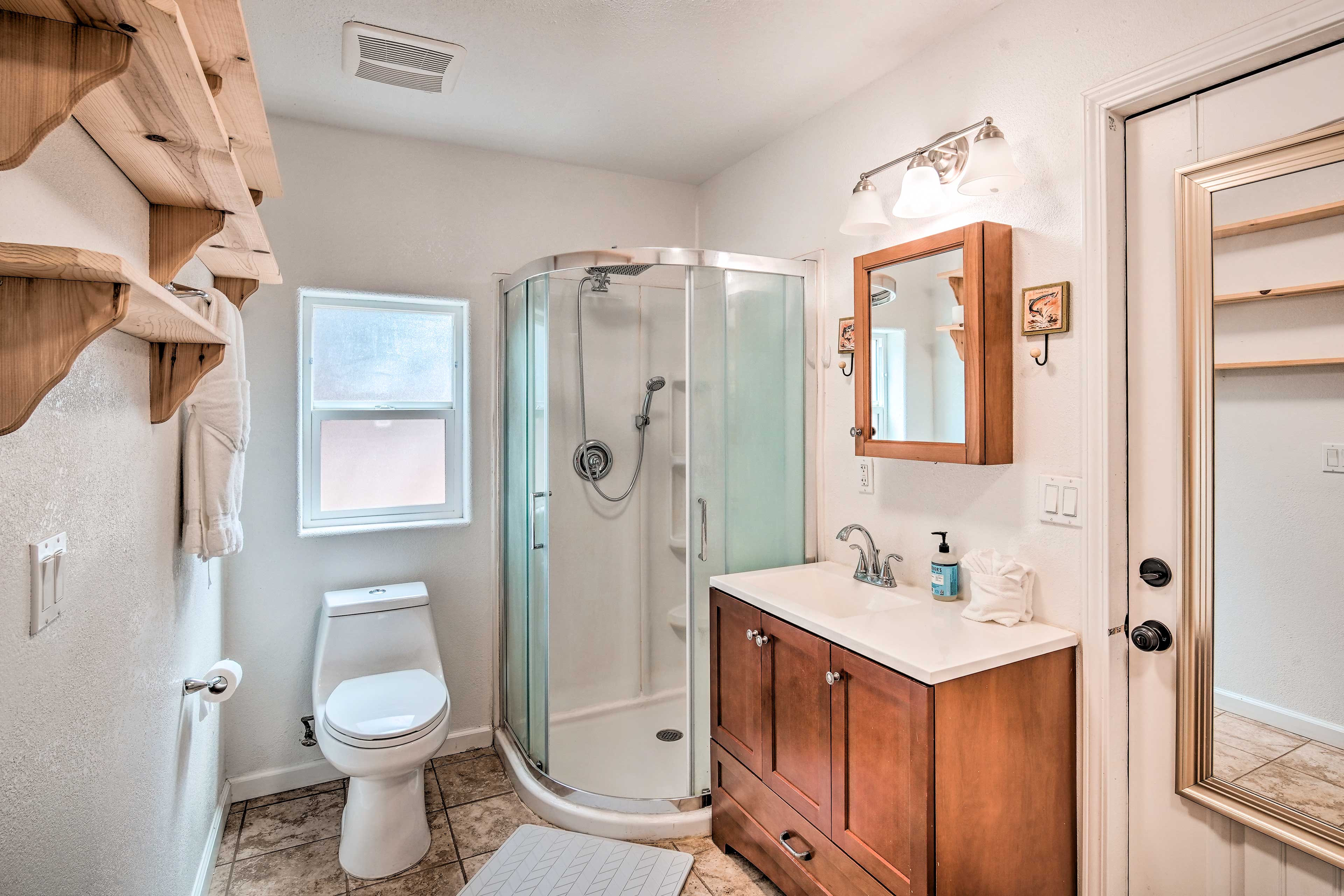 En-Suite Bathroom | Towels Provided