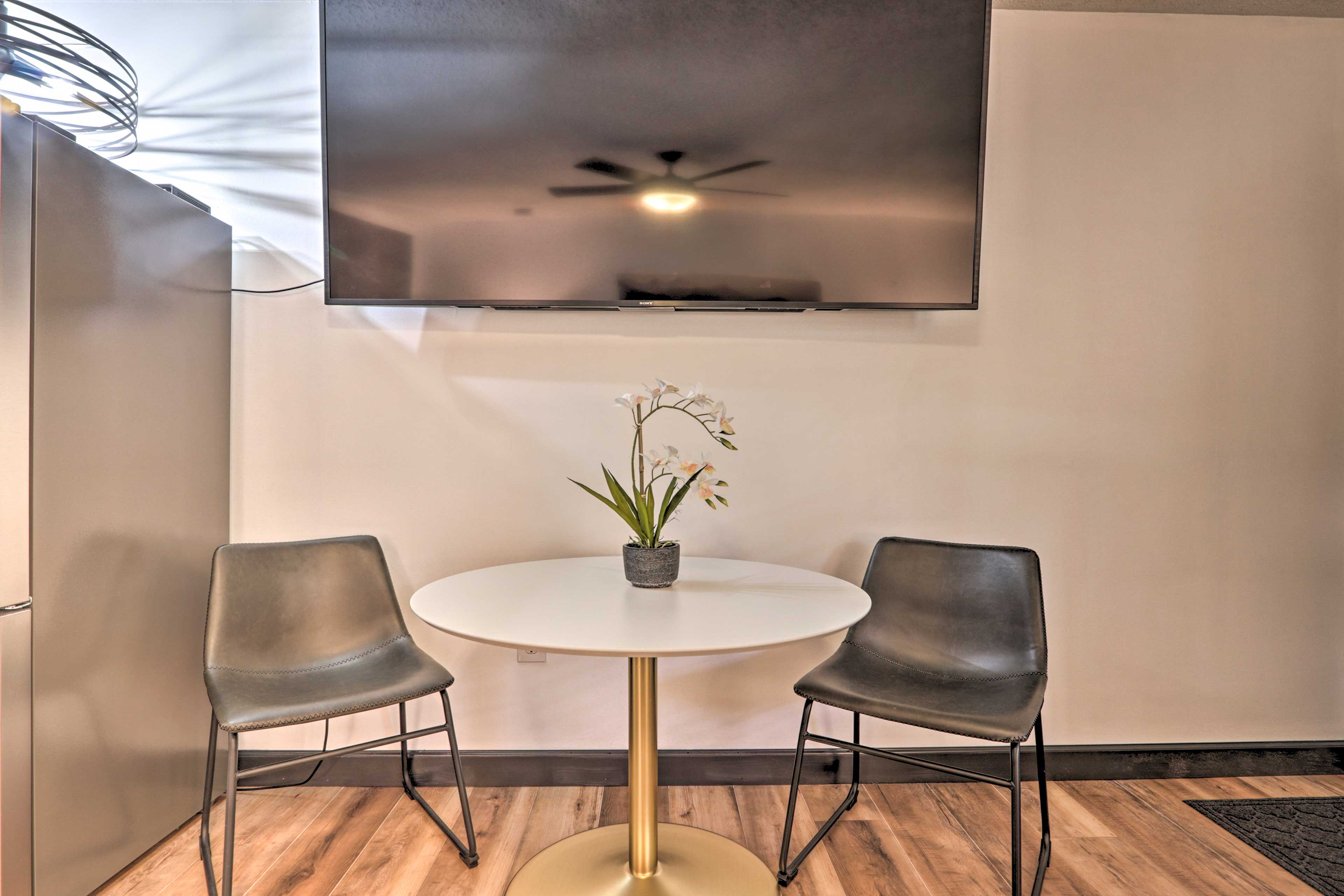 Living Room | Small Dining Area