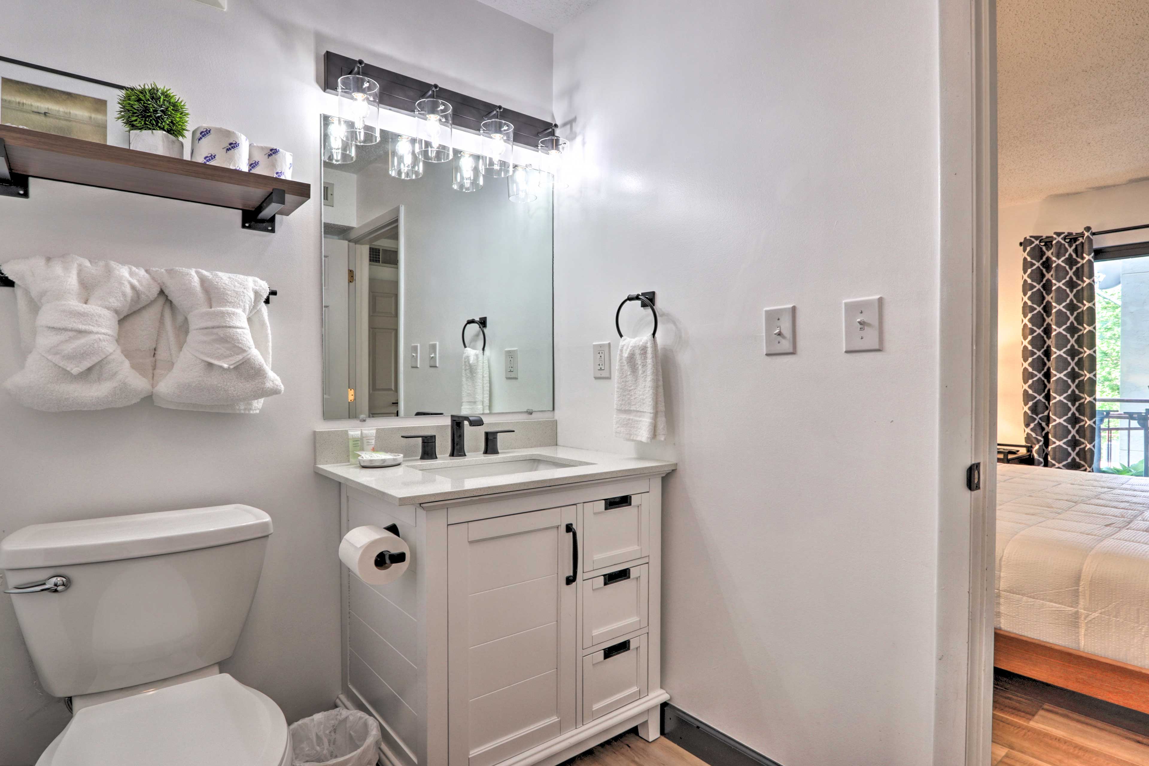 En-Suite Bathroom | Complimentary Toiletries