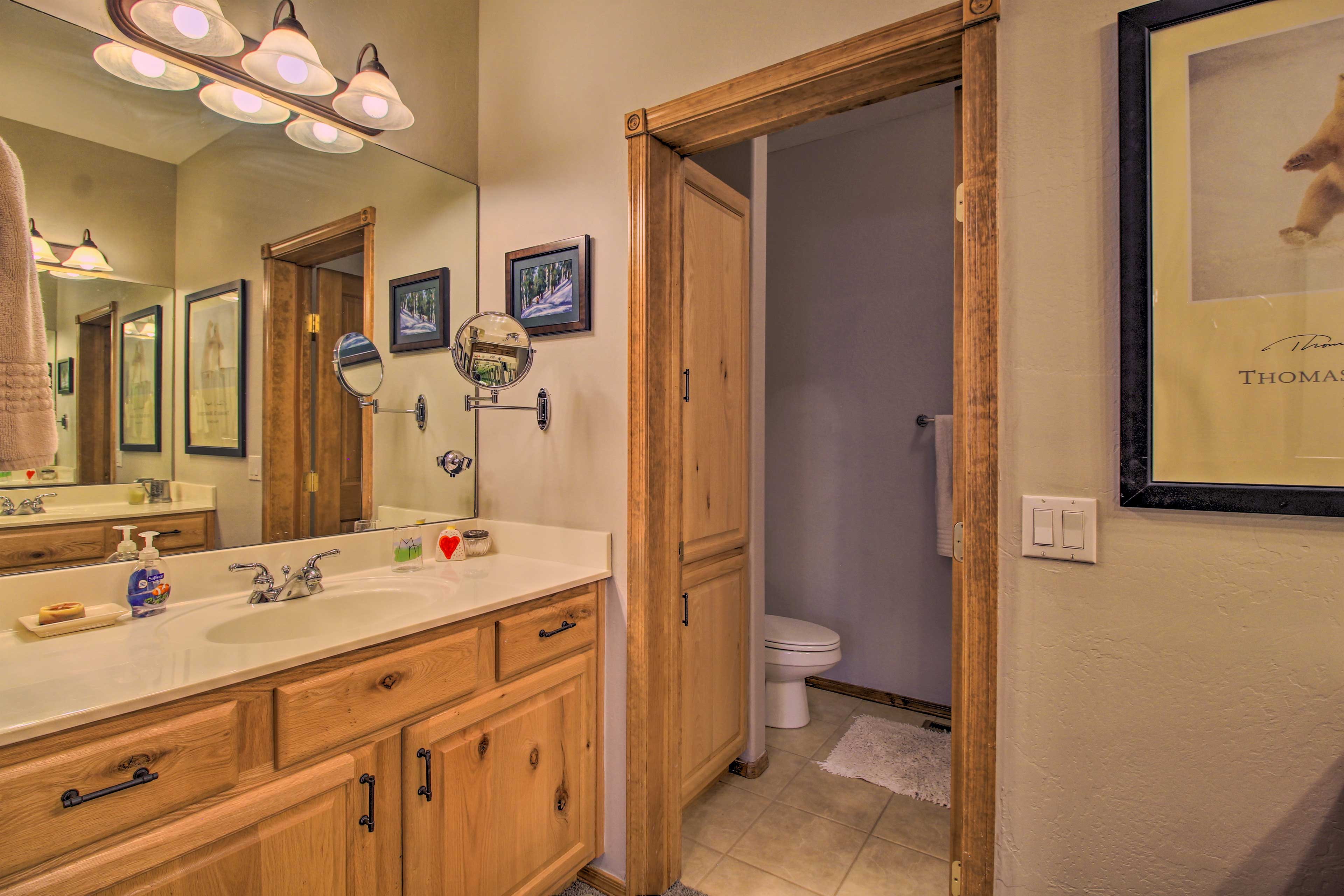 En-Suite Bathroom | Main Level | Towels Provided