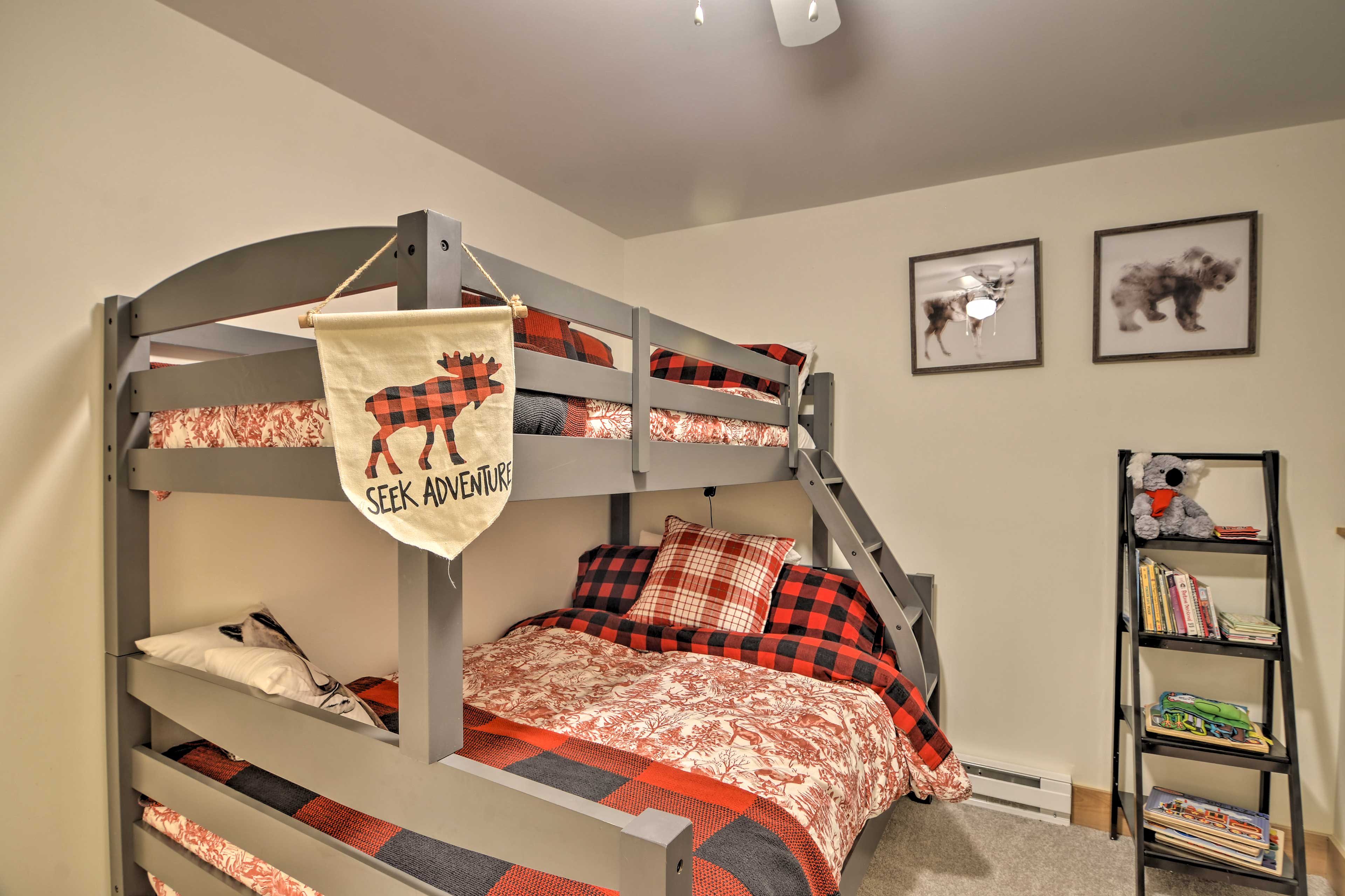 Bedroom 3 | Twin/Full Bunk Bed