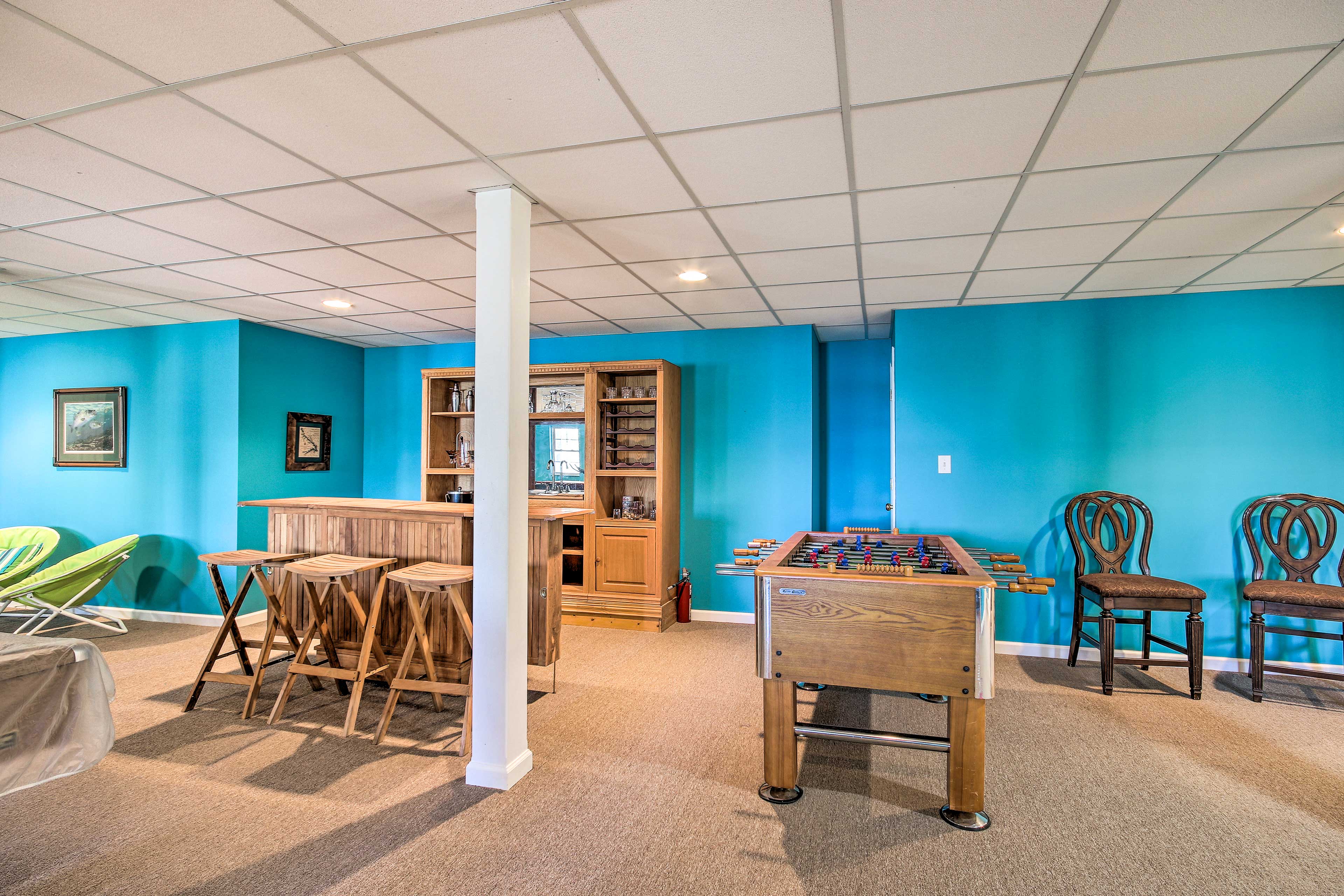 Game Room | Wet Bar w/ 3-Person Bar Top | Foosball Table