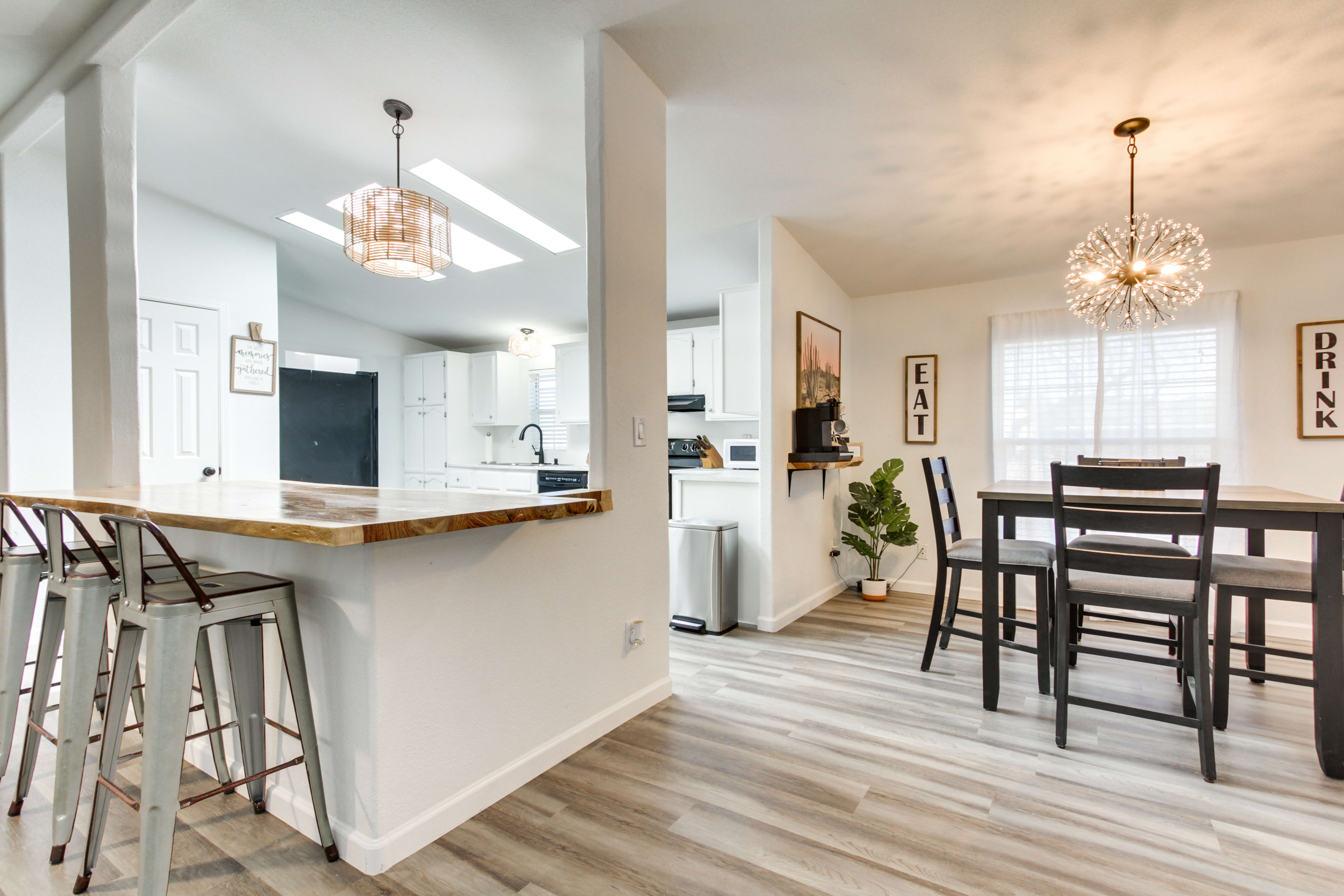 Dining Area | Dishware & Flatware Provided