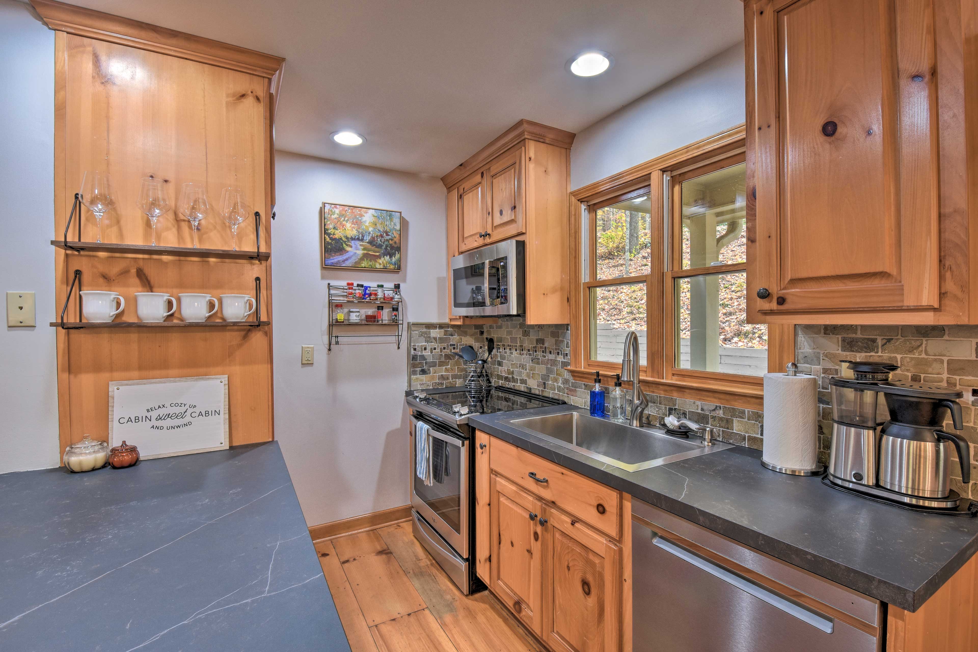 Kitchen | Fully Equipped w/ Cooking Basics