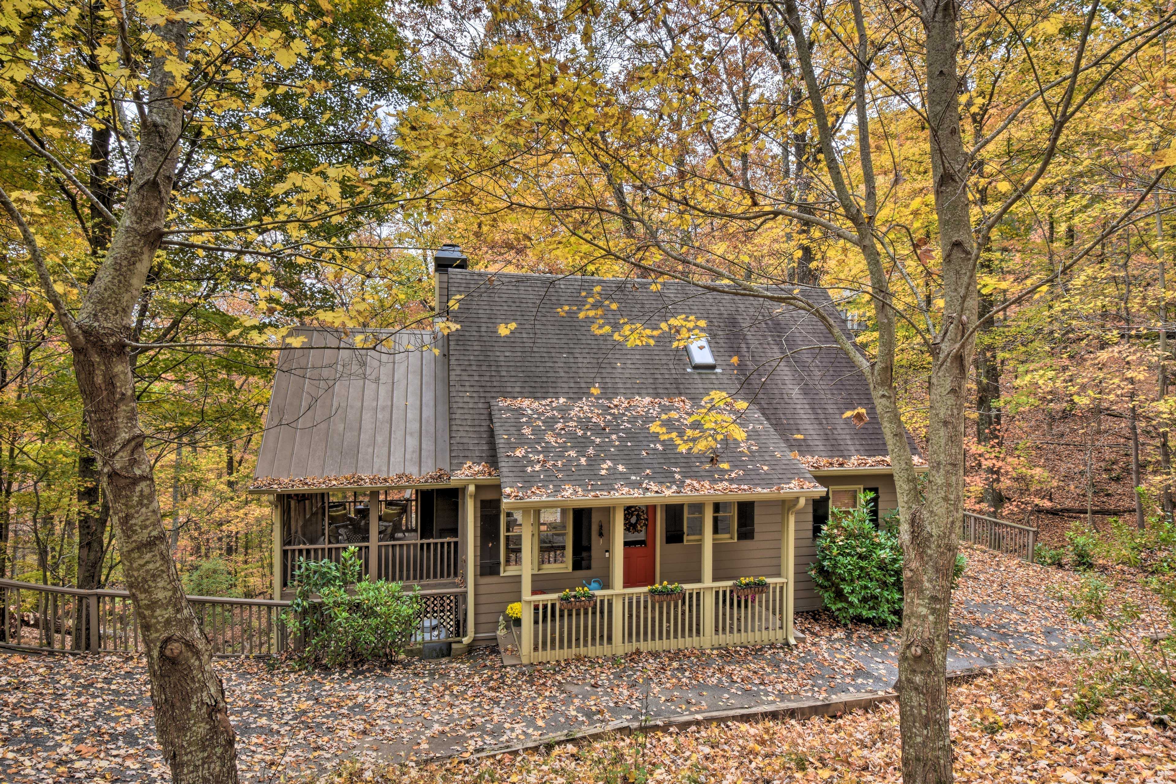 Cabin Exterior | Front Entrance