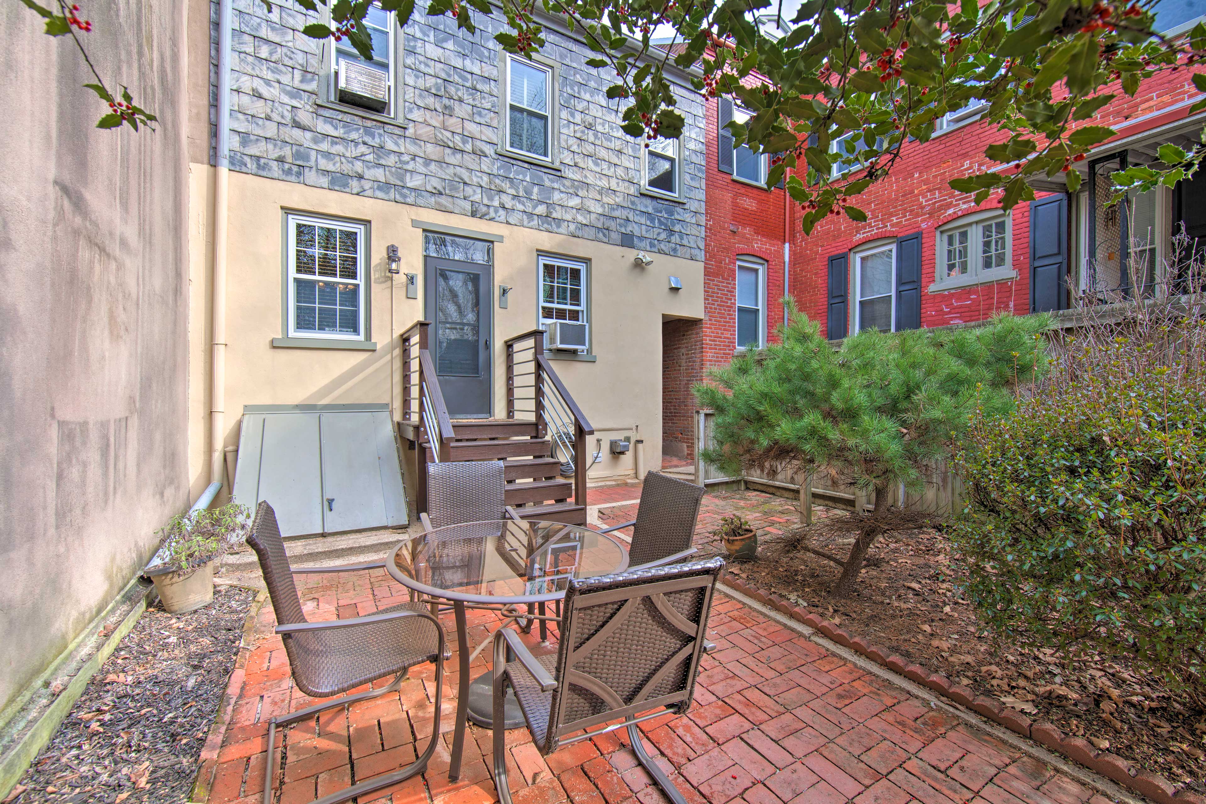 Lancaster Townhome: Walk to Central Market!