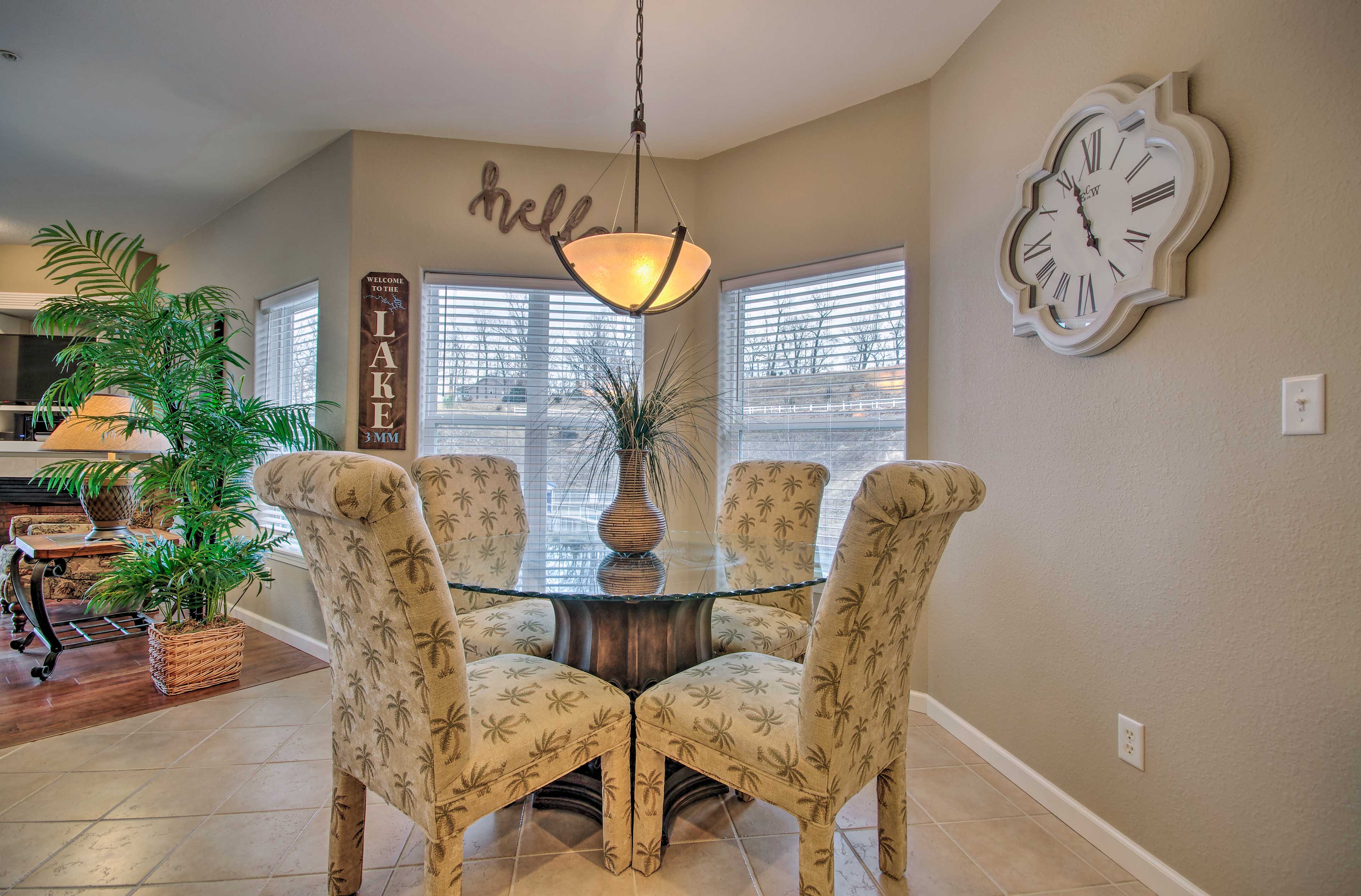 Dining Area | Dishware Provided