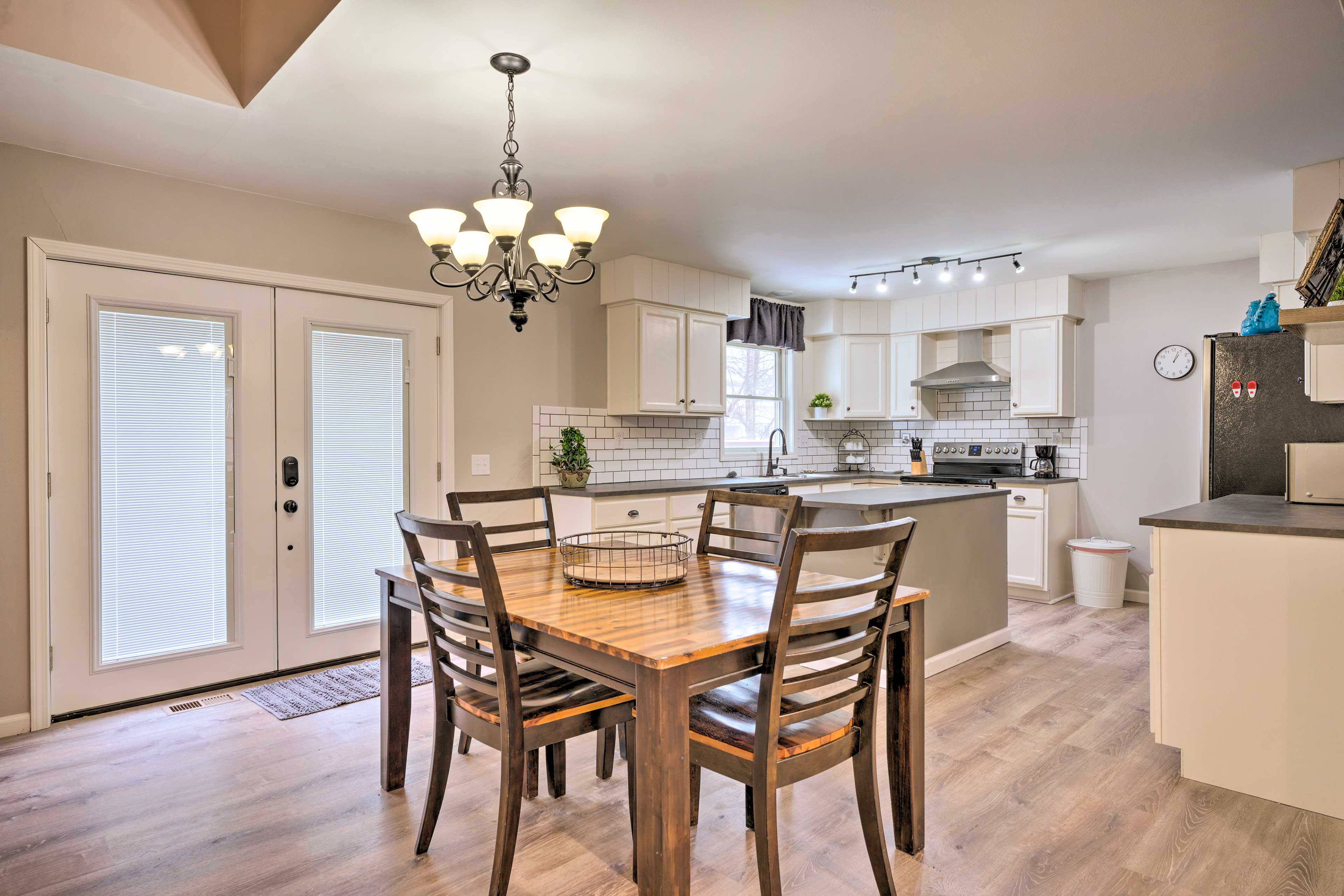 Kitchen/Dining Area