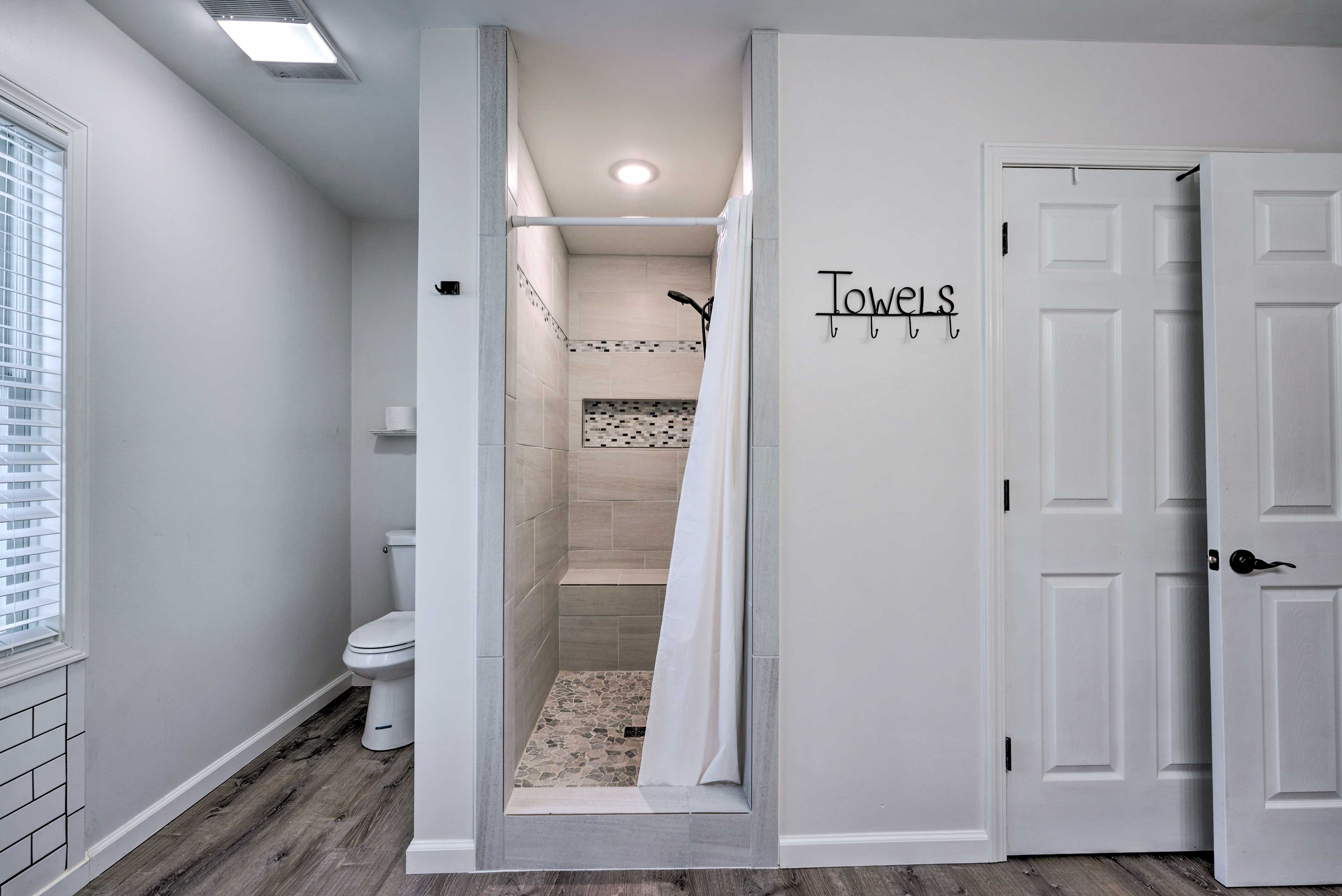 Full En-Suite Bathroom | Walk-In Shower