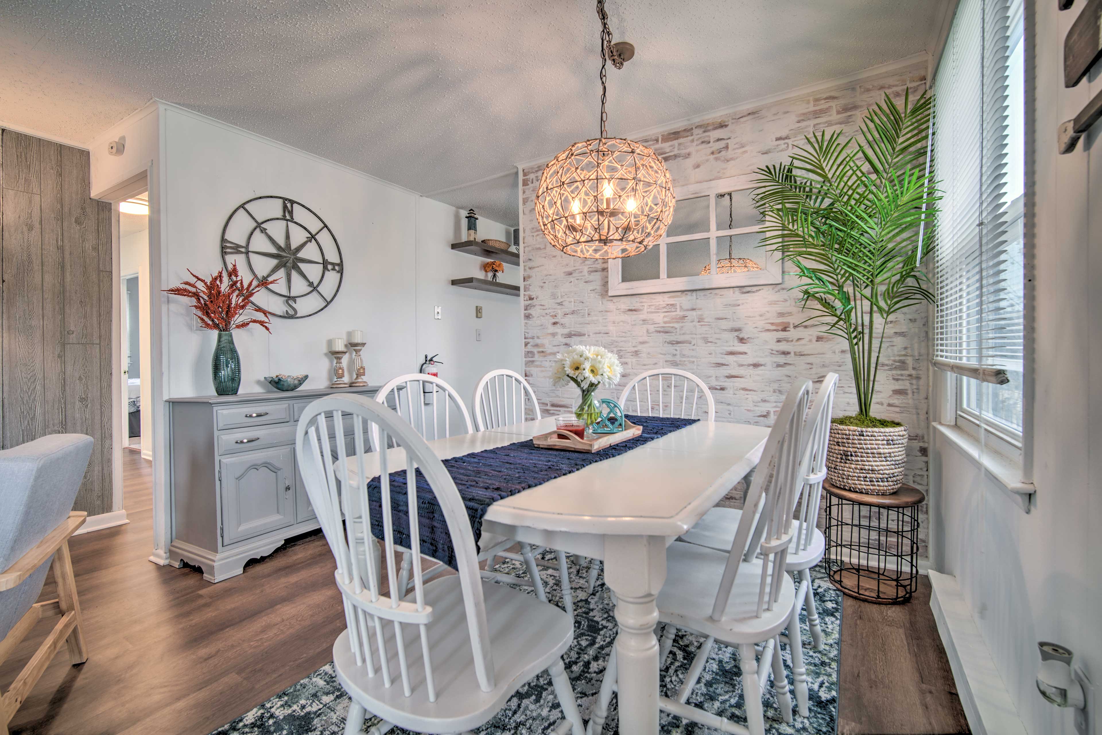 Dining Area | Dishware & Flatware Provided