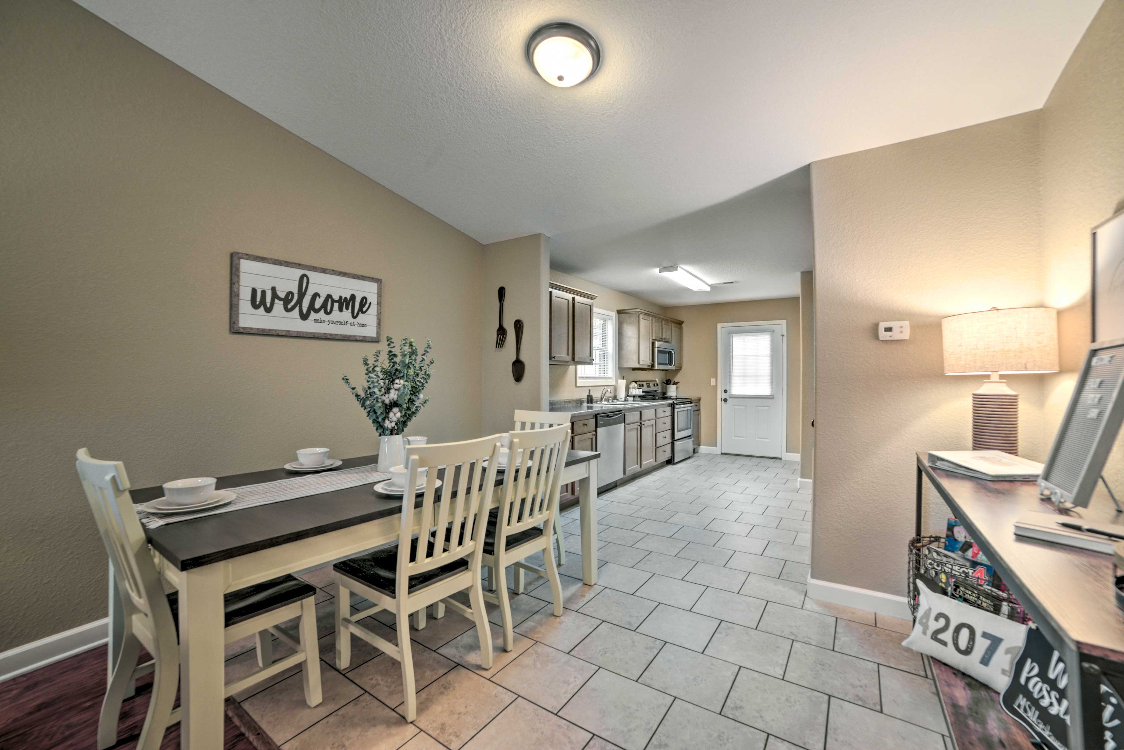 Dining Area | Dishware & Flatware Provided