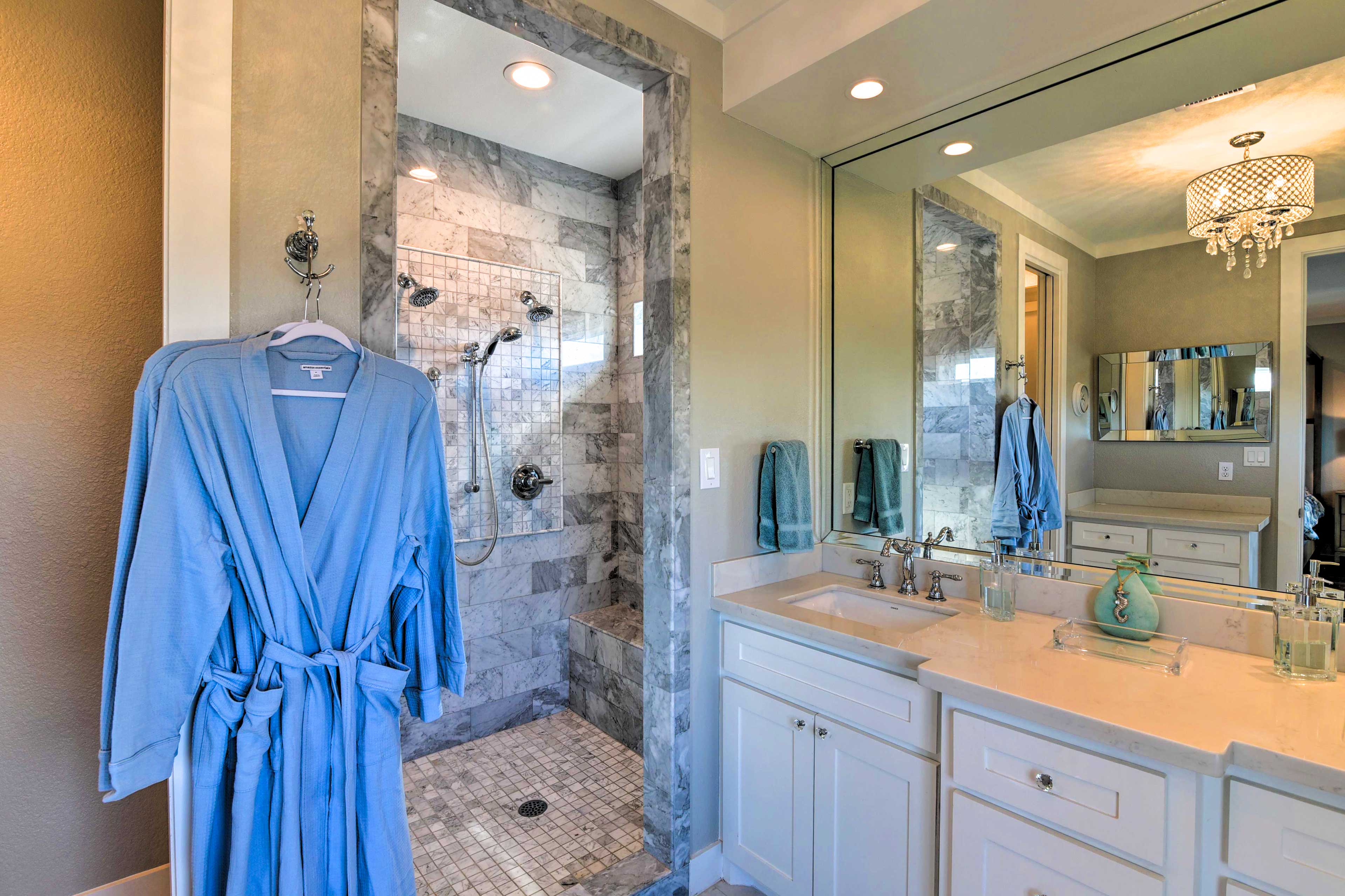 En-Suite Bathroom | Linens & Towels | Hair Dryer | Complimentary Toiletries