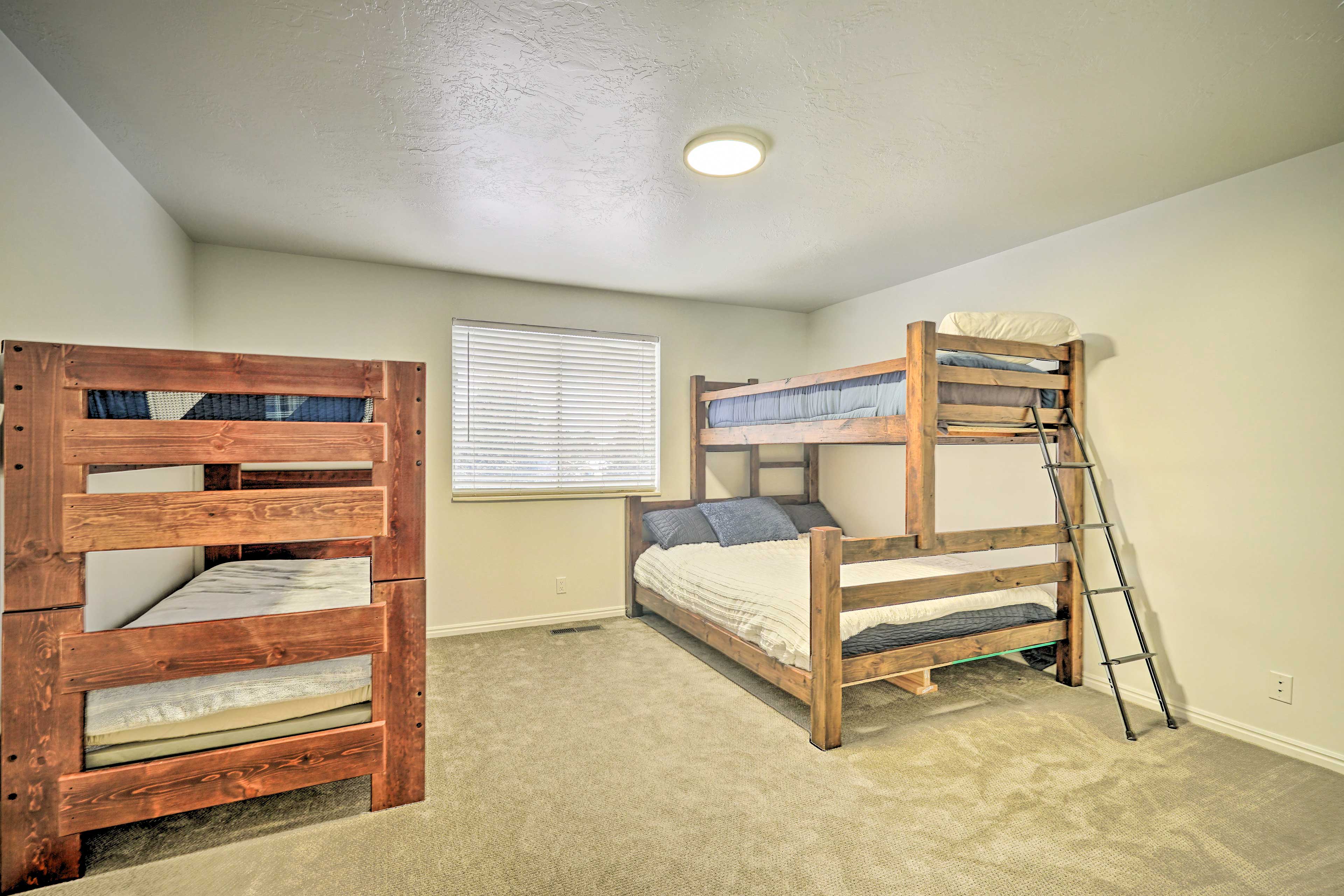 Bedroom 3 | Twin Bunk Bed | Twin/Queen Bunk Bed