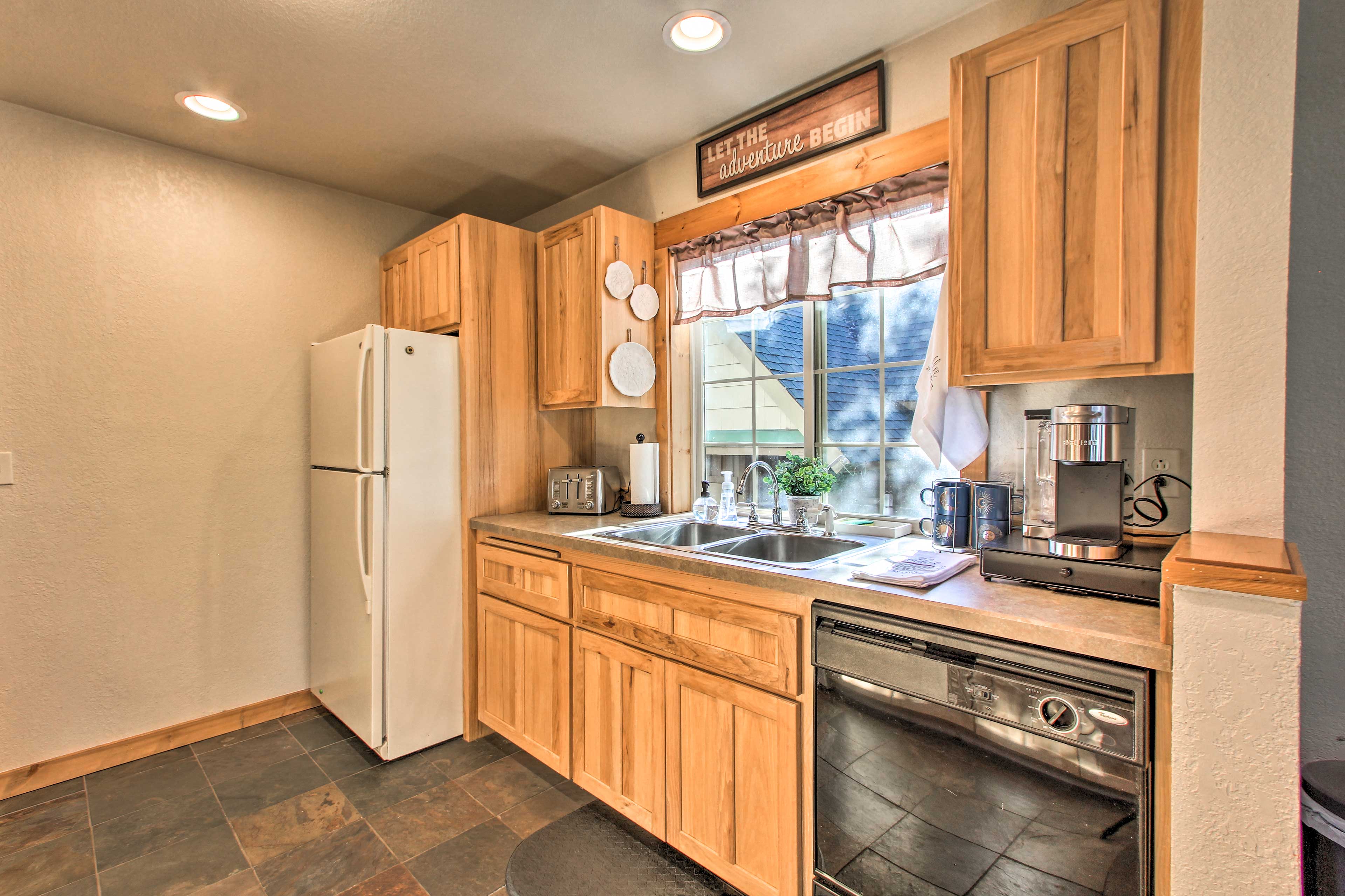 Kitchen | Fully Equipped w/ Cooking Basics