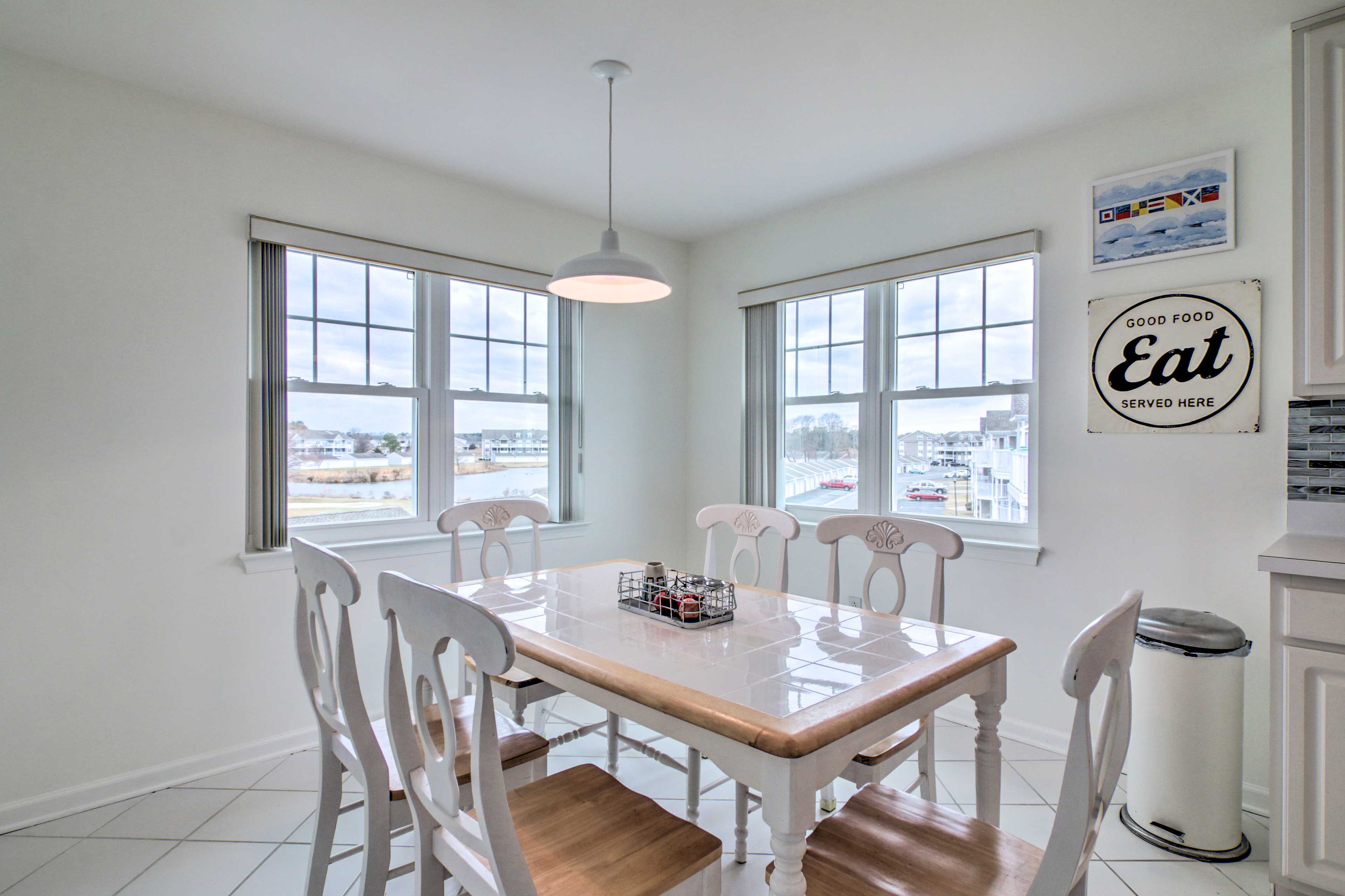 Dining Area | Dishware Provided