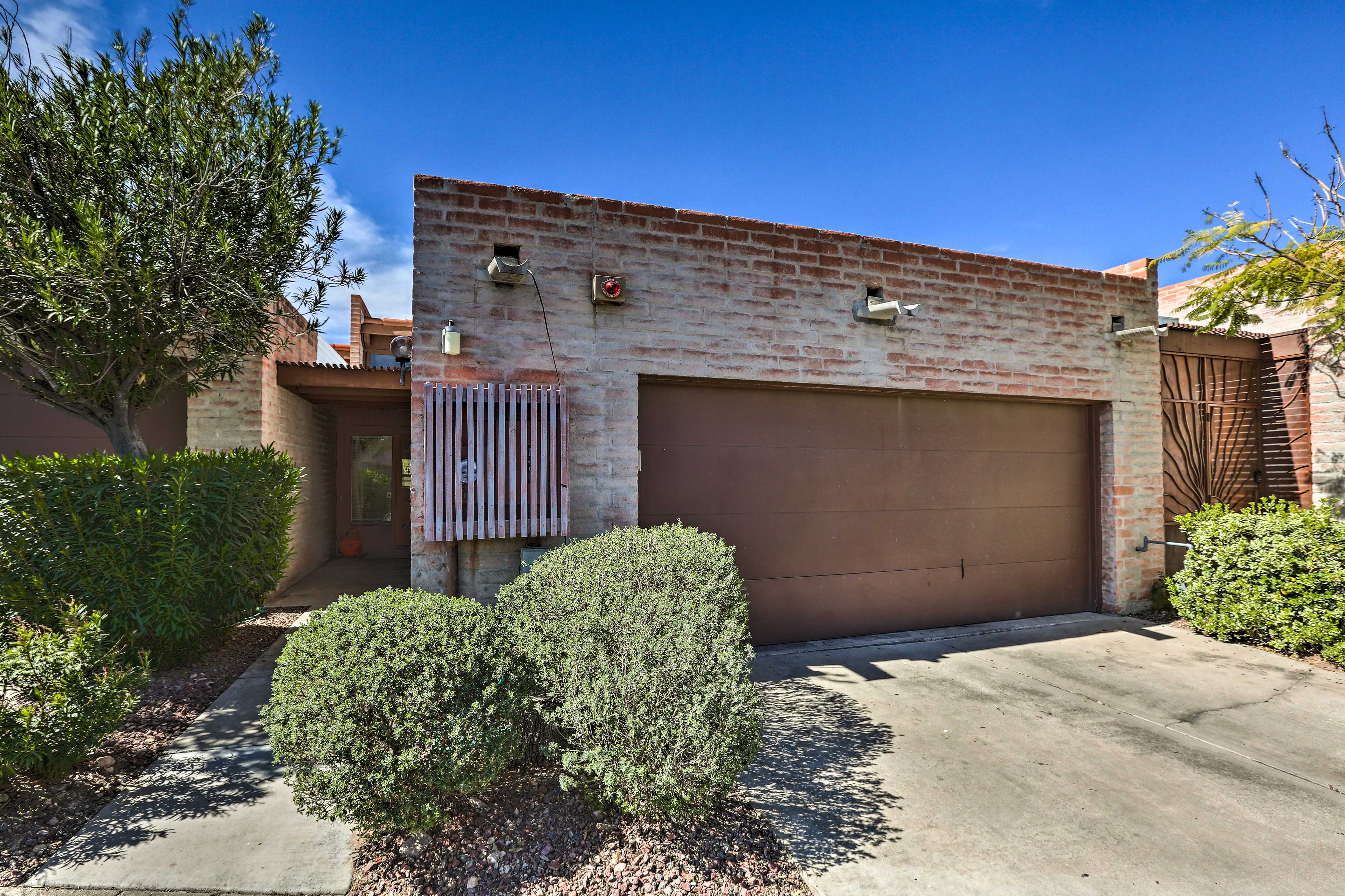 Parking | Garage (1 Vehicle) | Driveway (1 Vehicle)