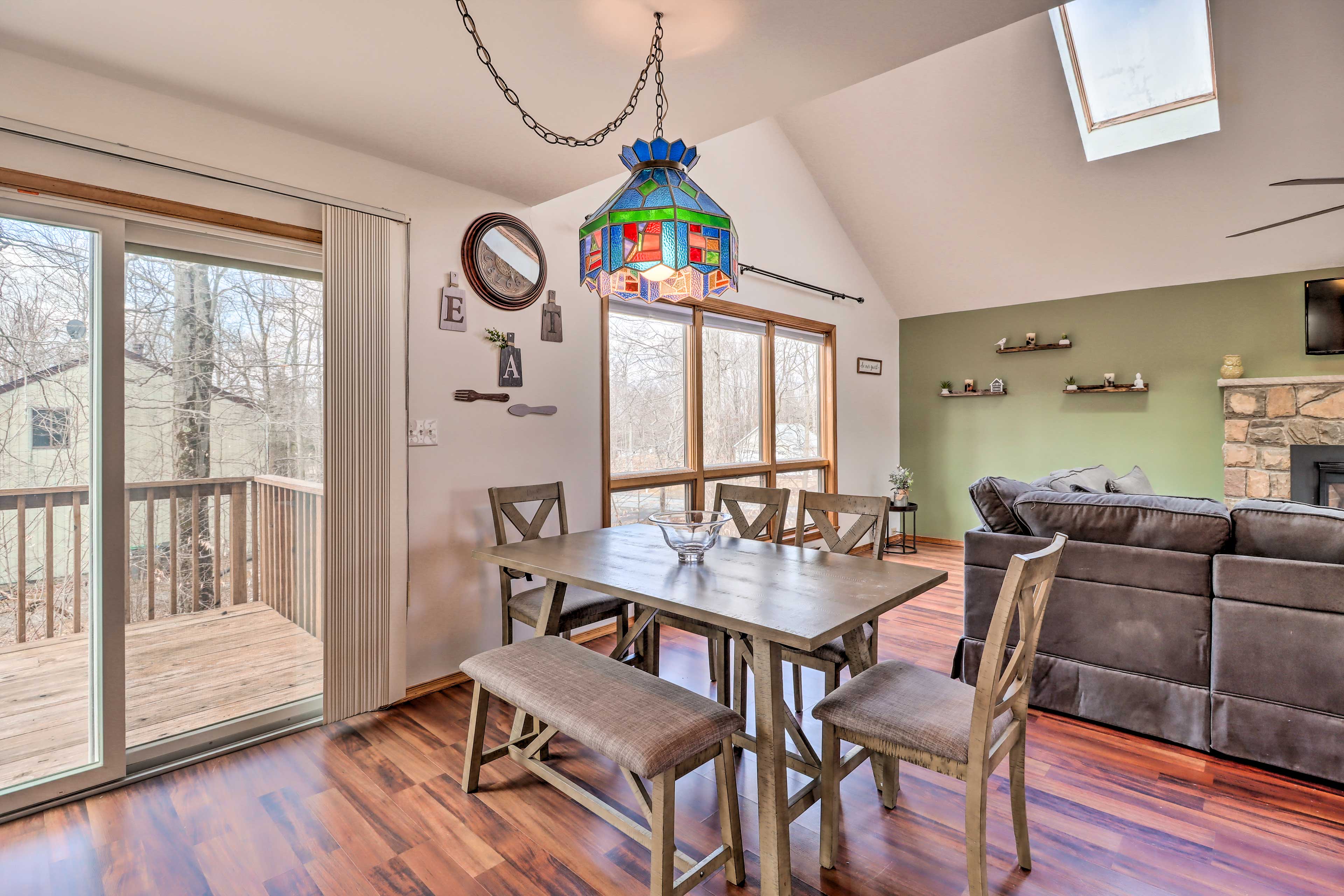 Dining Area | Dishware & Flatware Provided