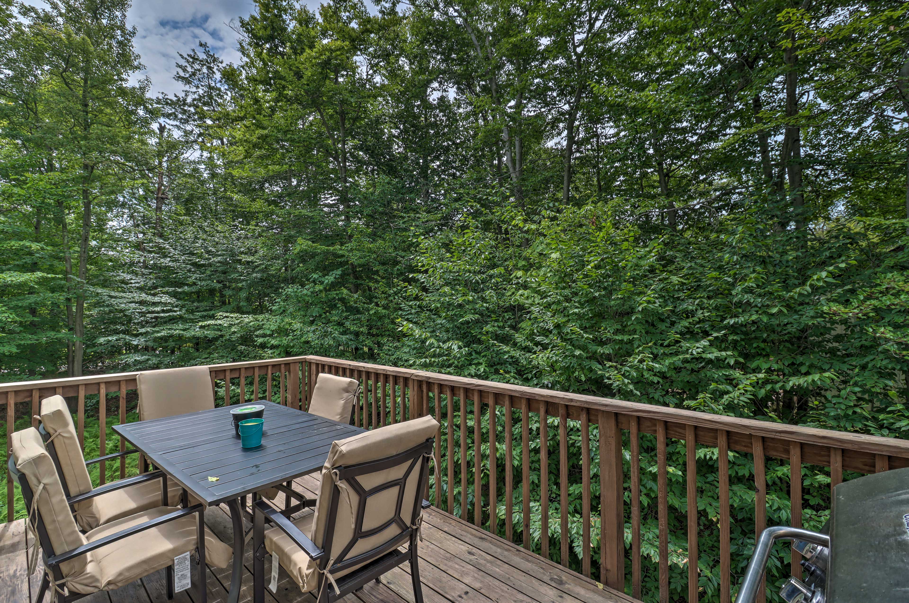 Patio Balcony | Outdoor Dining | Gas Grill | Wood-Burning Fire Pit