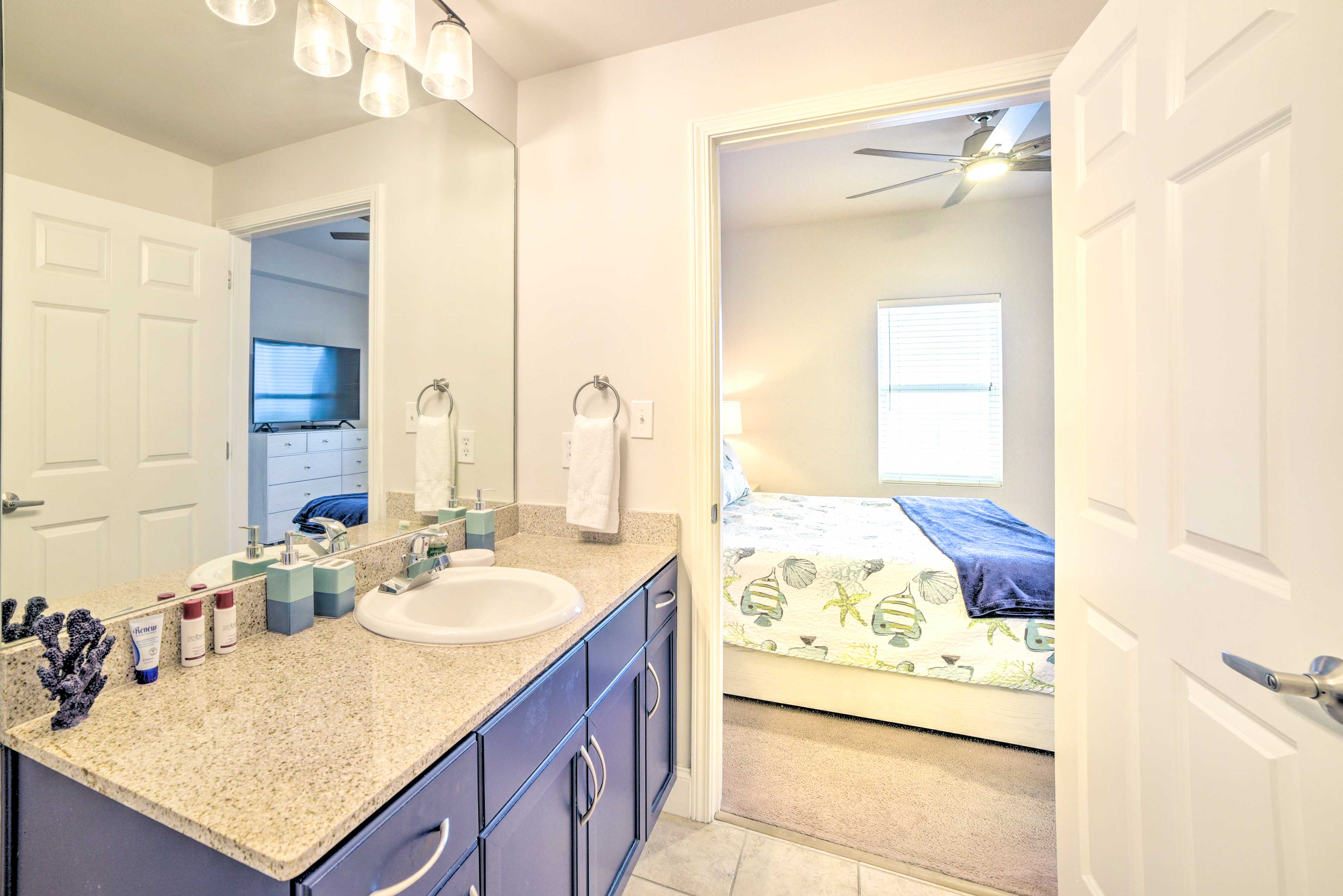 En-Suite Bathroom | Complimentary Toiletries | Towels Provided | Hair Dryer