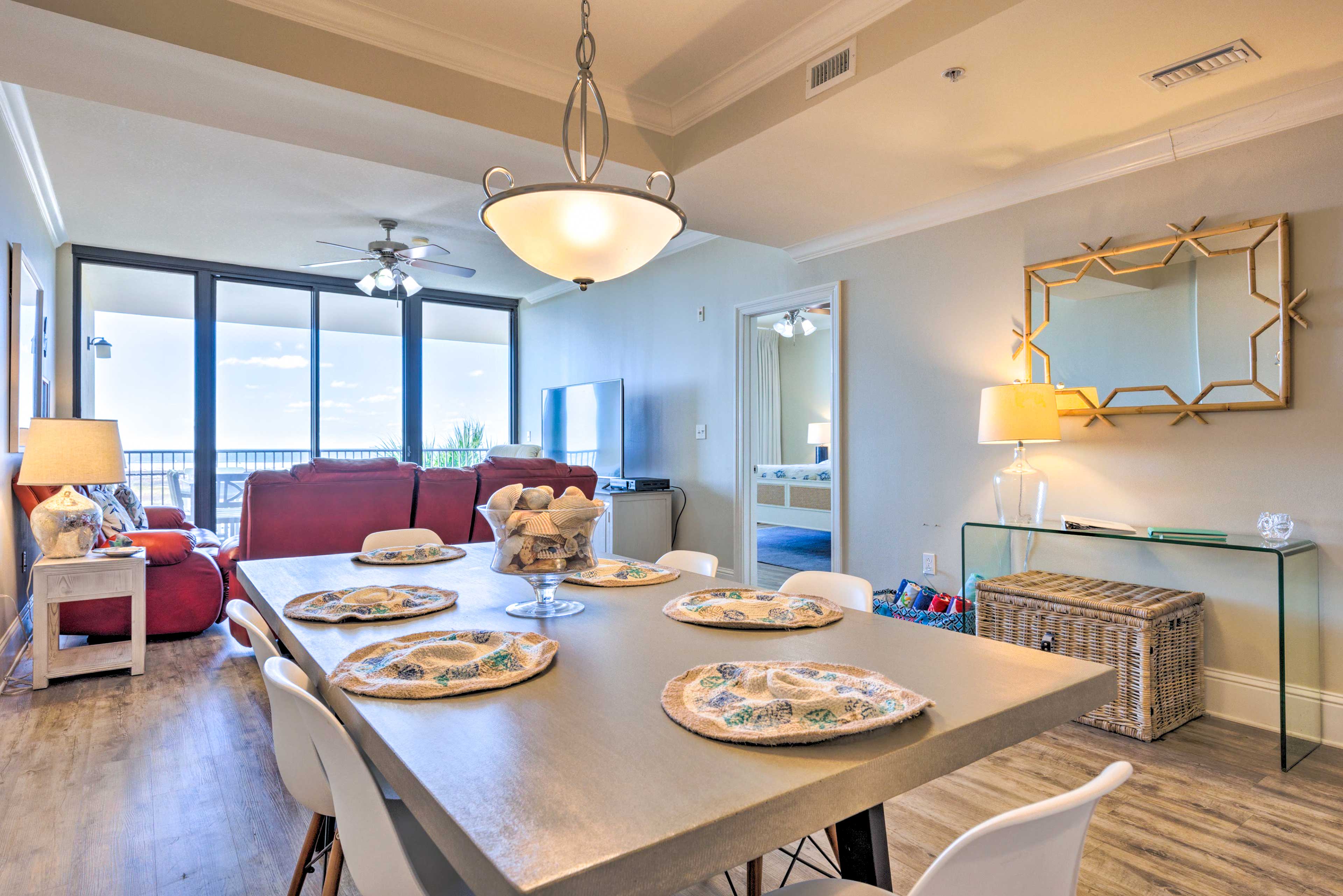 Dining Area | Breakfast Bar w/ Additional Seating