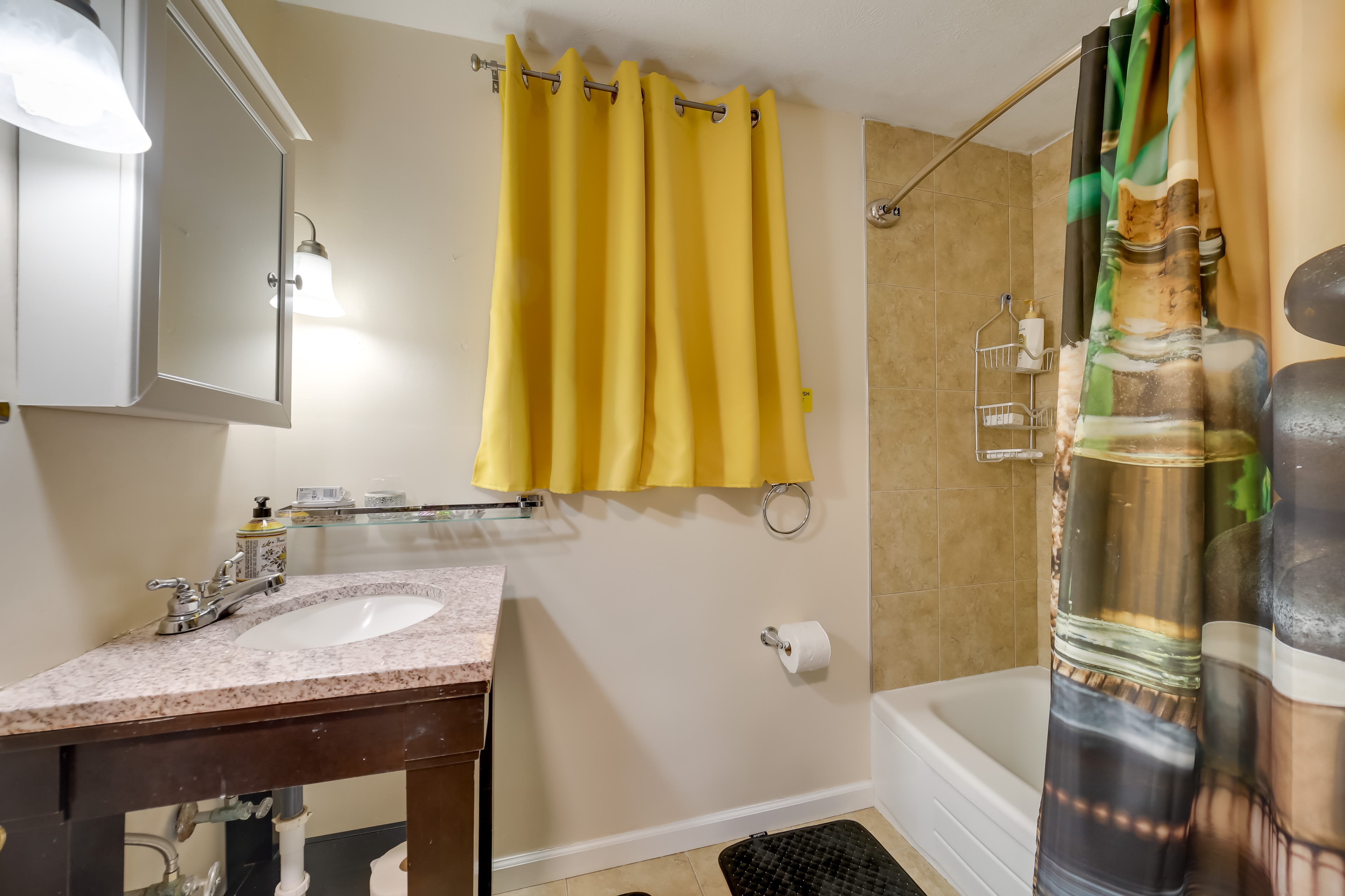 Bathroom | Towels Provided | Complimentary Toiletries | Hair Dryer