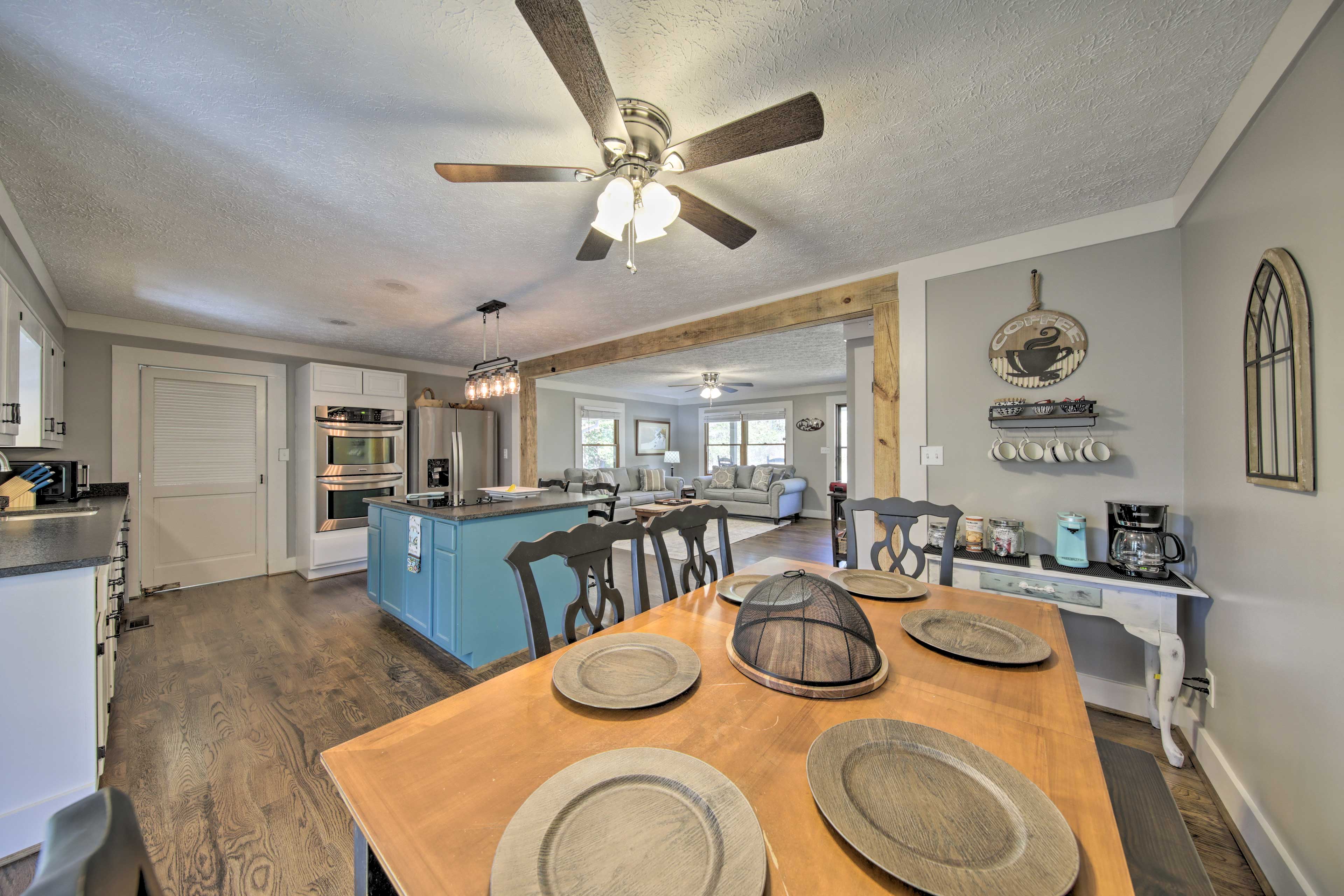 Dining Area | Dishware & Flatware