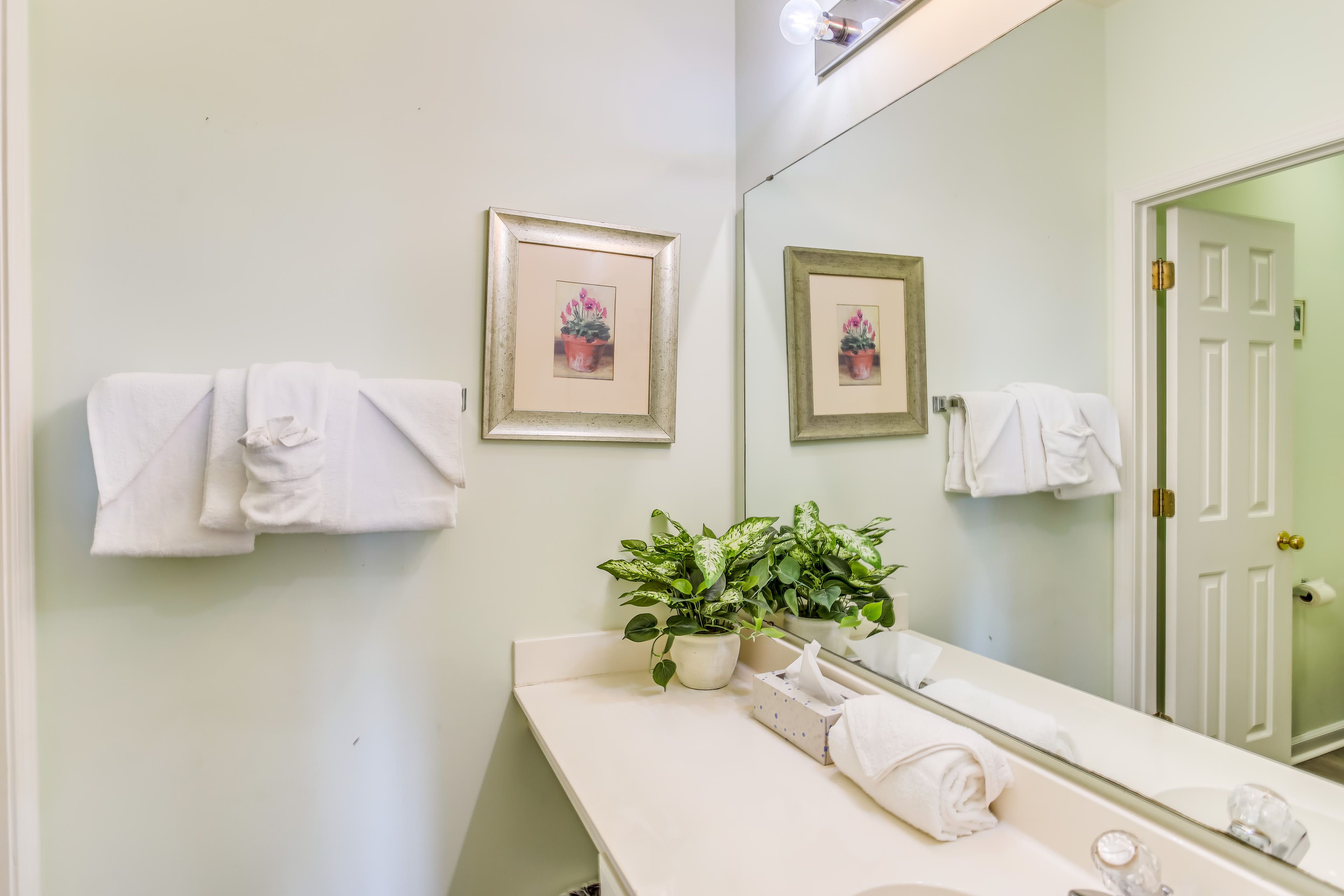En-Suite Bathroom | Complimentary Toiletries | Shower/Tub Combo