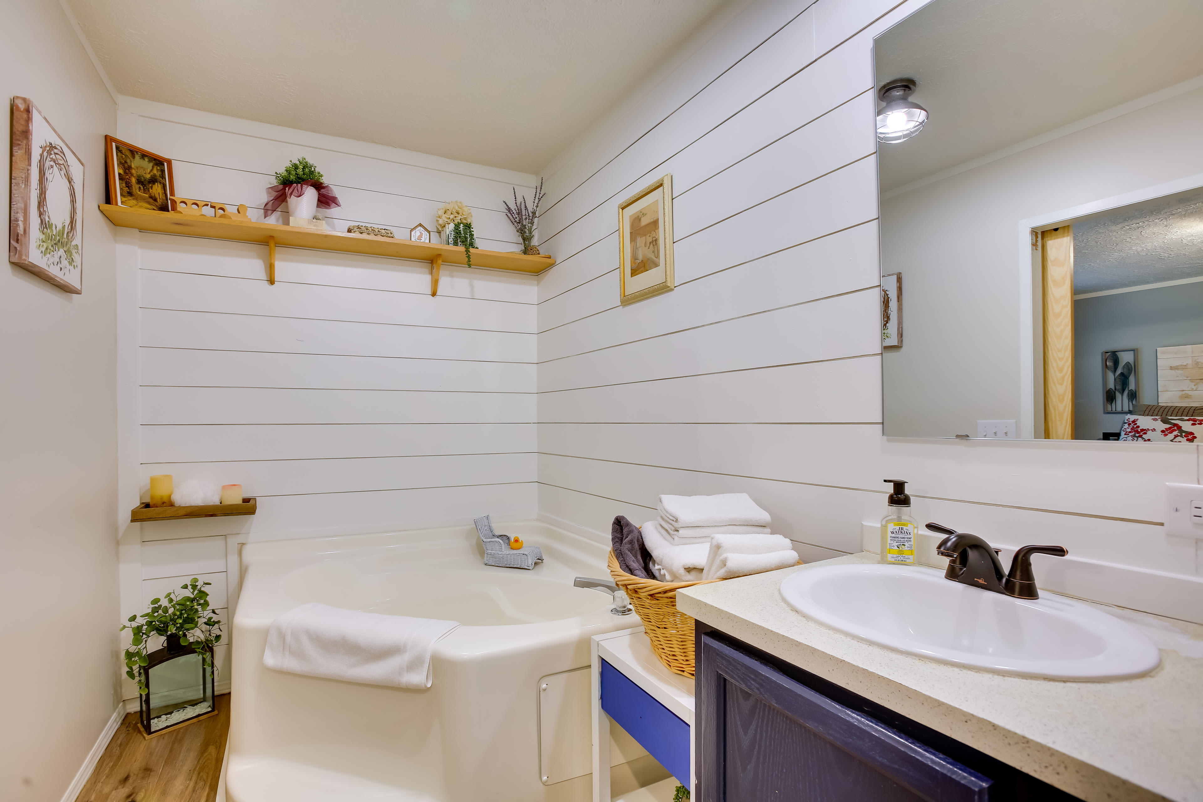 En-Suite Bathroom | Towels Provided