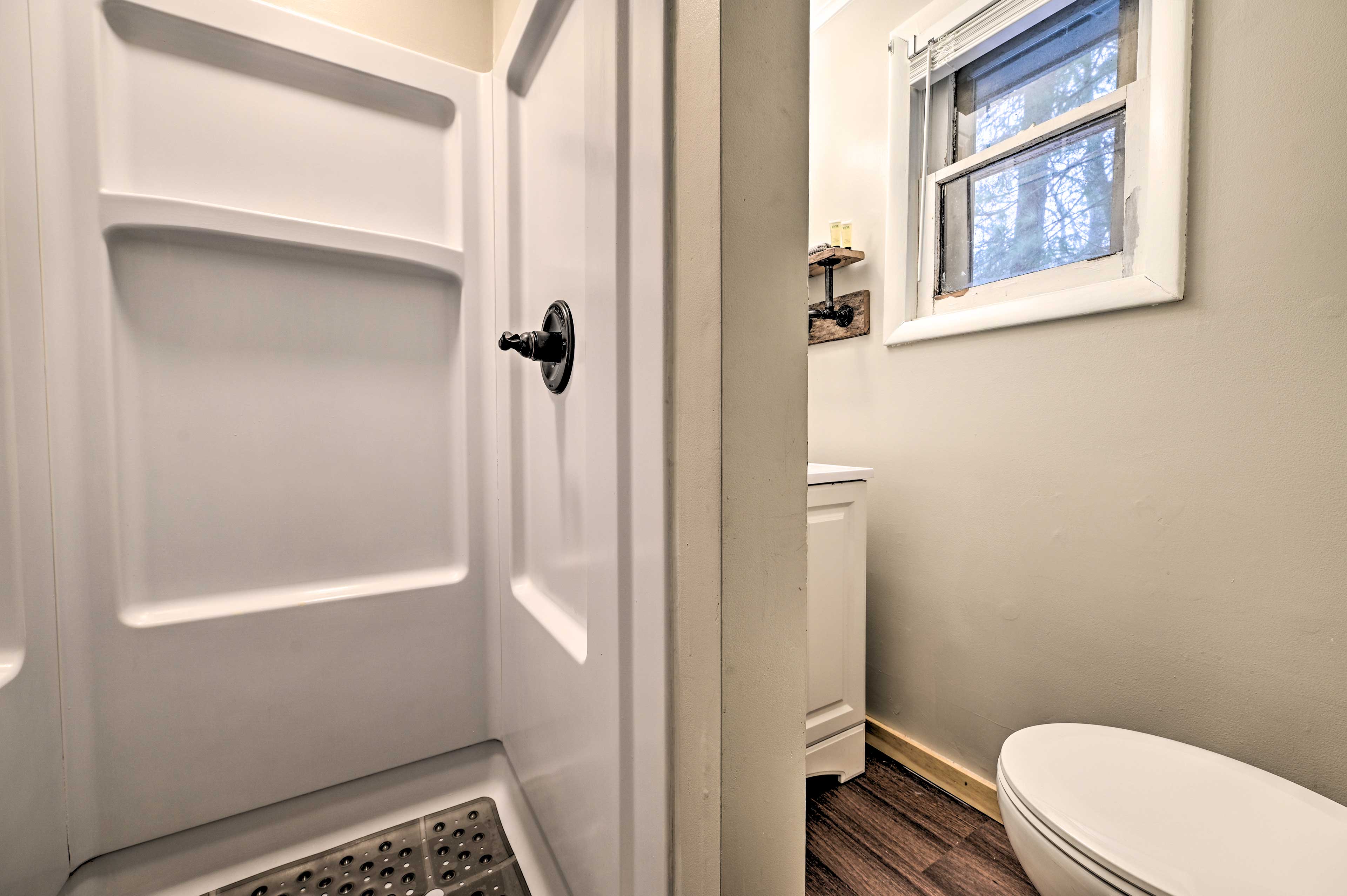 Full Bathroom | Walk-In Shower