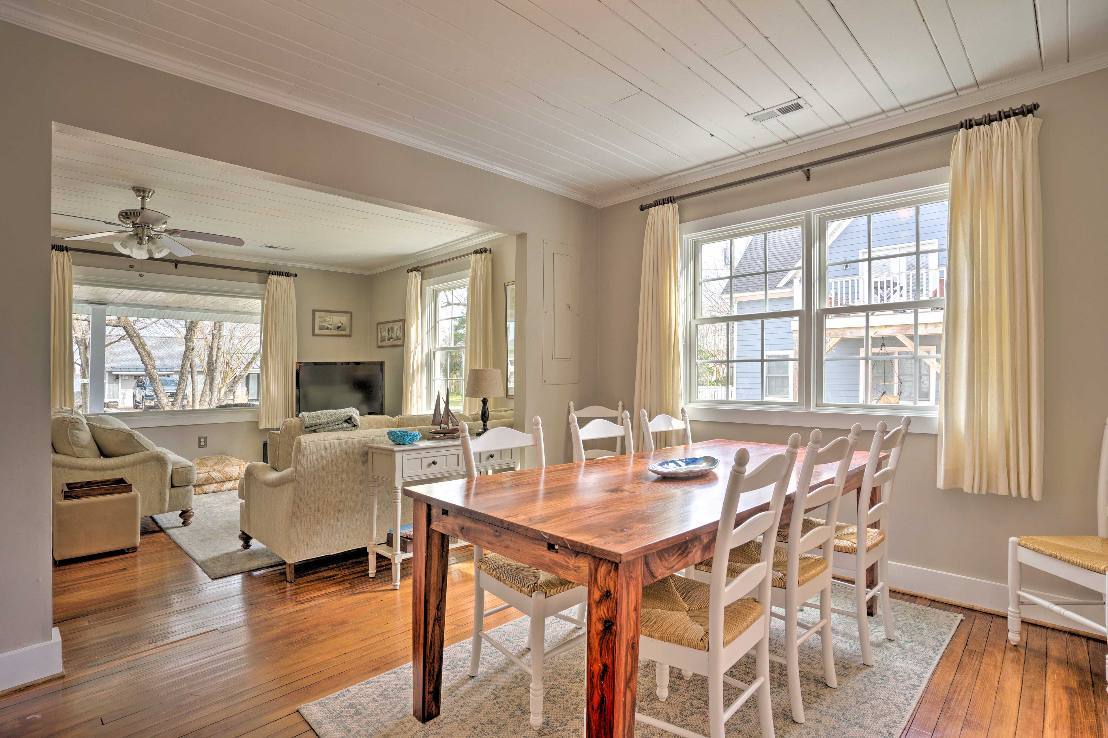 Dining Room | Dishware & Flatware Provided