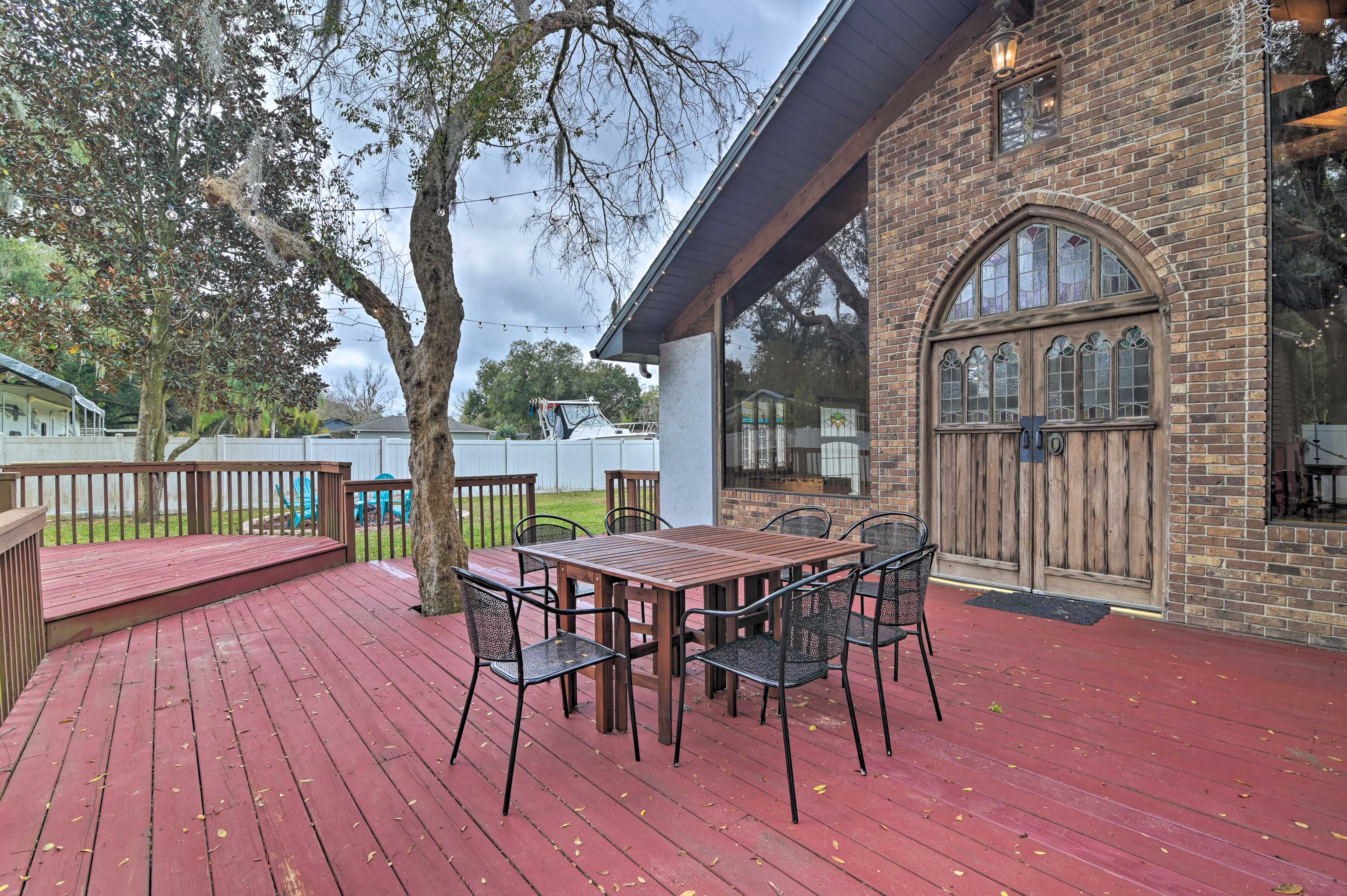 Deck | Outdoor Dining Table