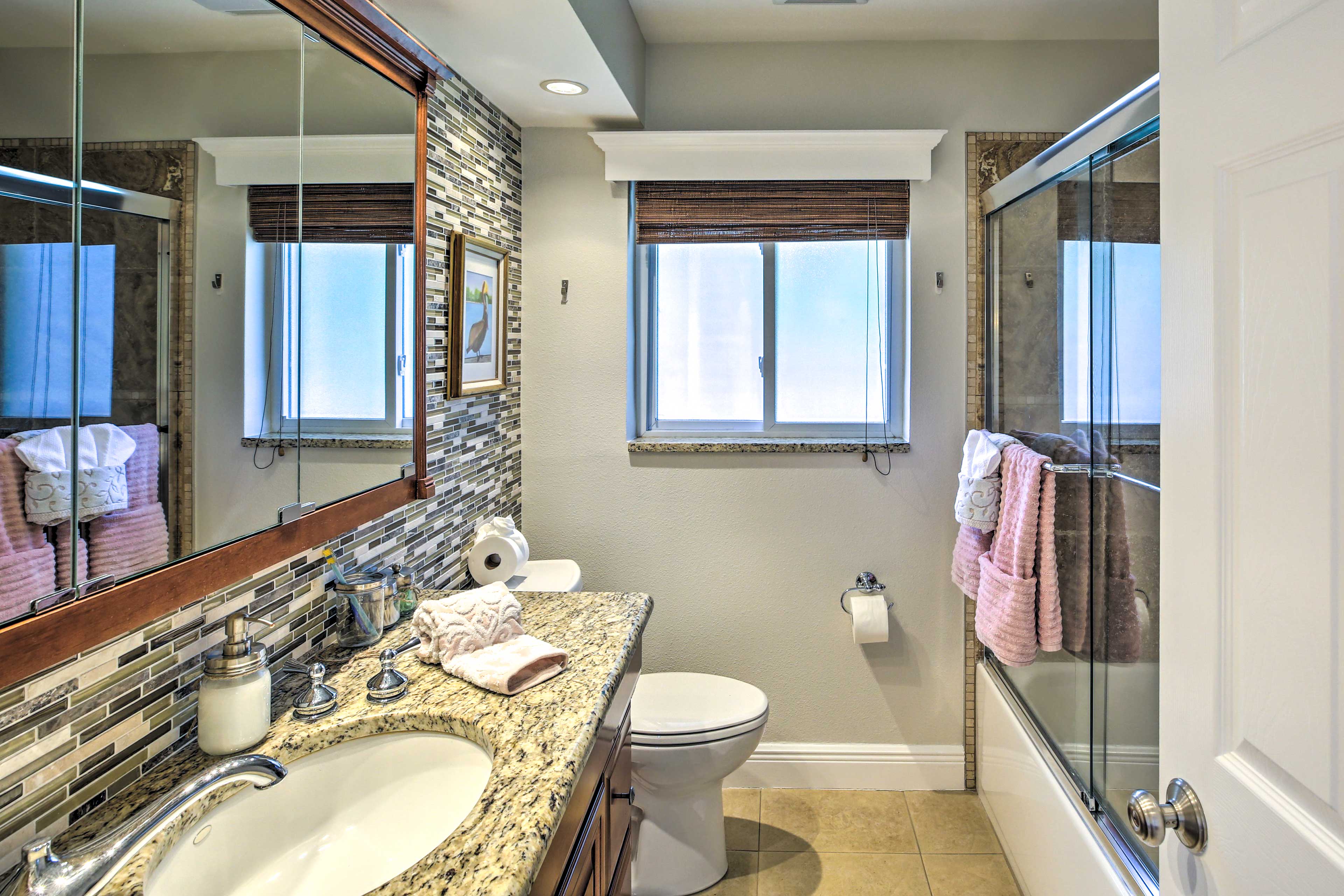 Full Bathroom | Main Level | Towels Provided