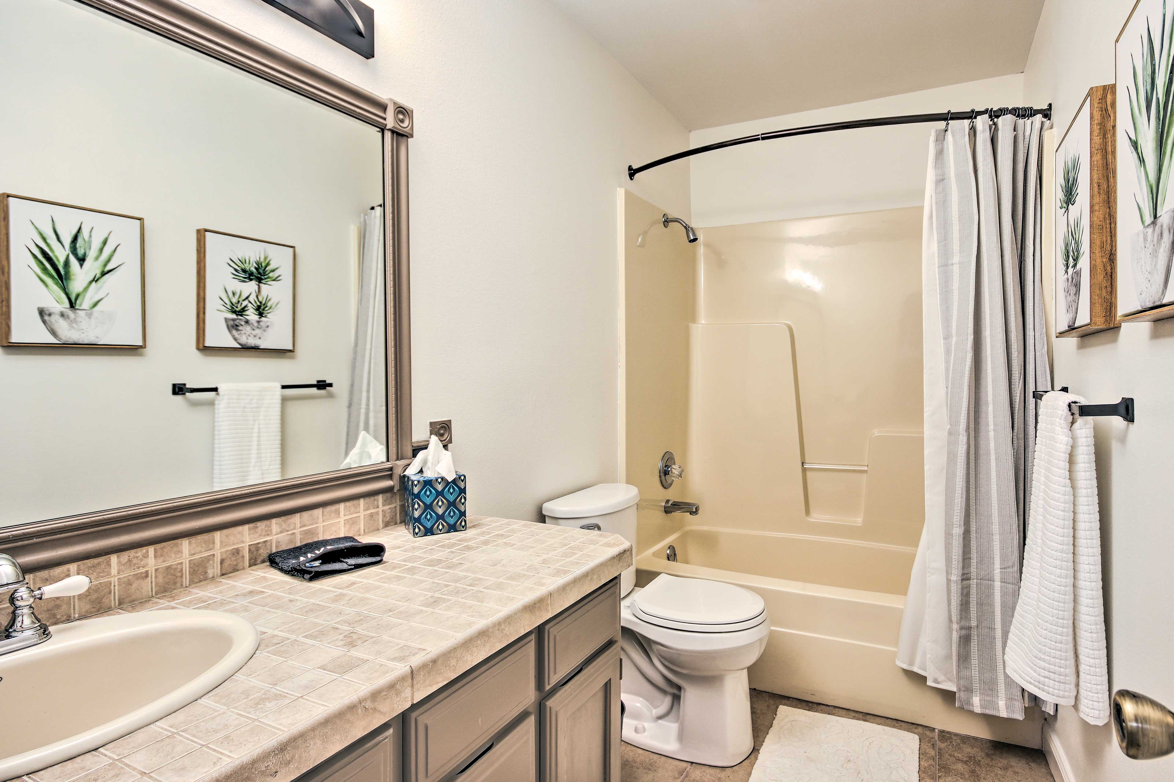 Full Bathroom | Complimentary Toiletries | Hair Dryer | Towels