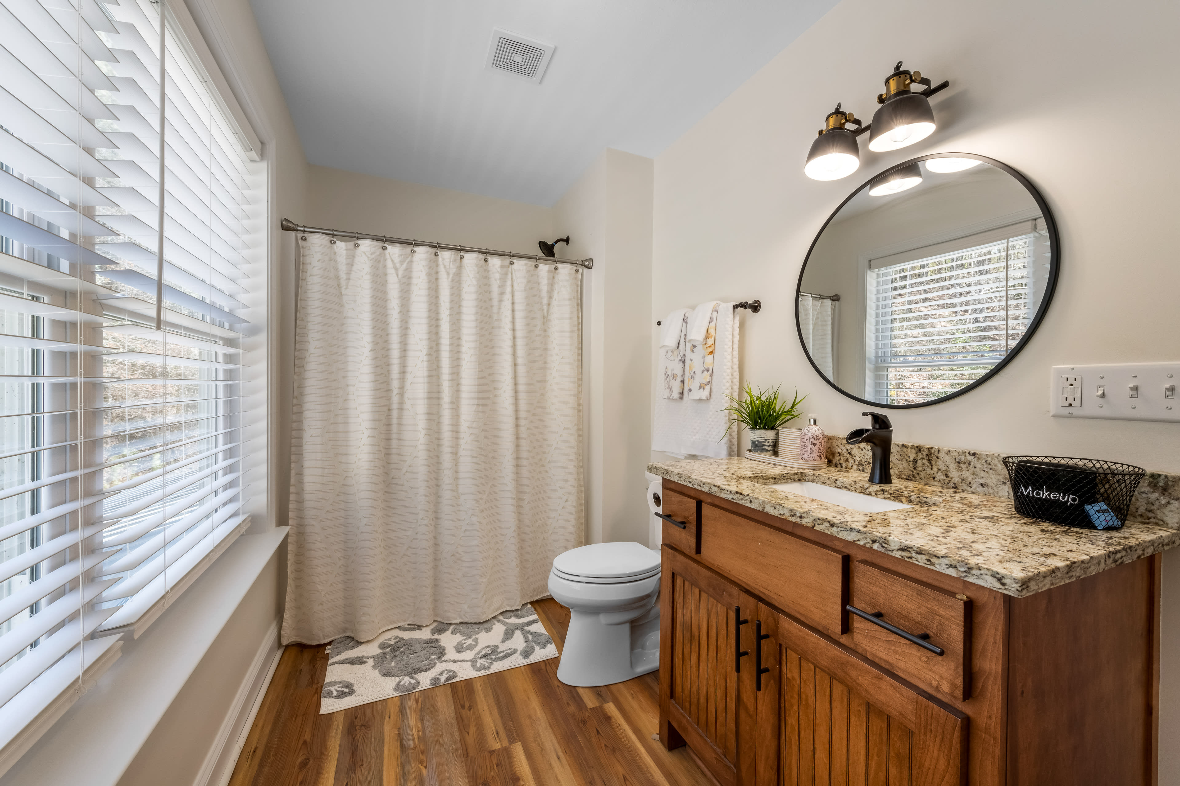 Full Bathroom | Towels & Linens Provided