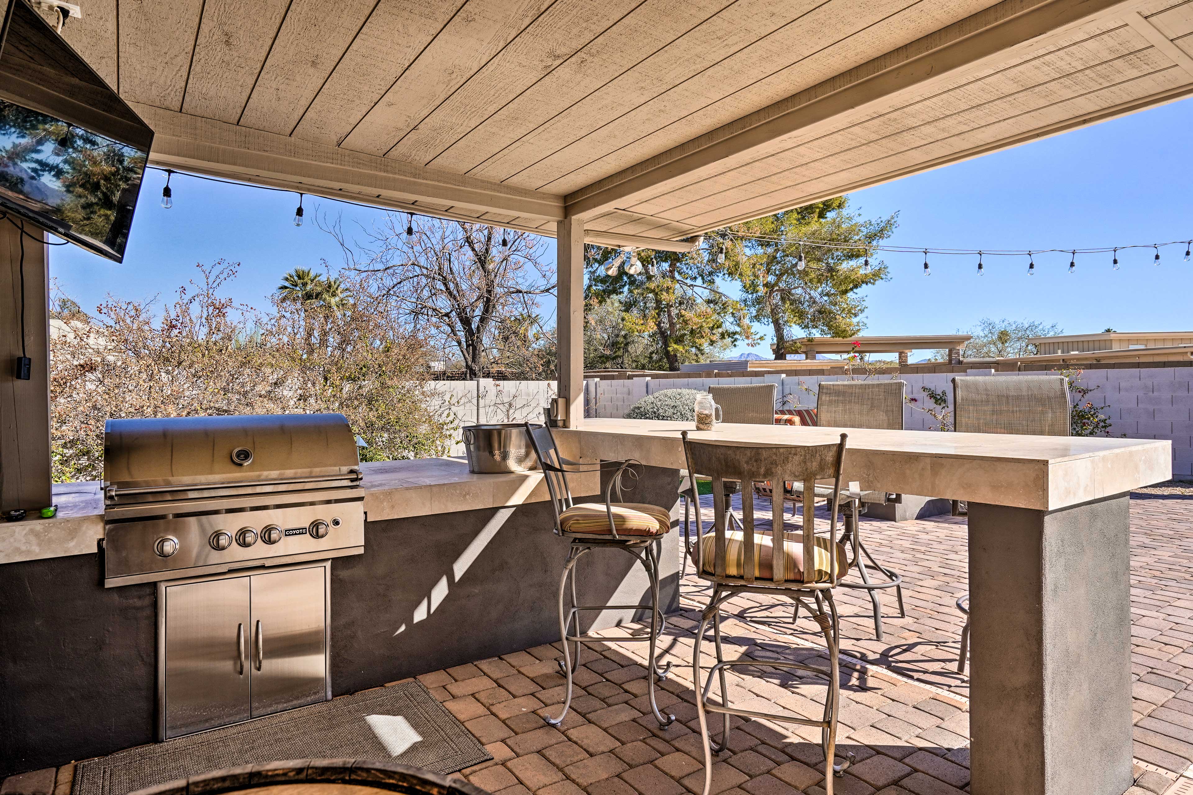 Covered Patio | Outdoor Kitchen | Gas Grill