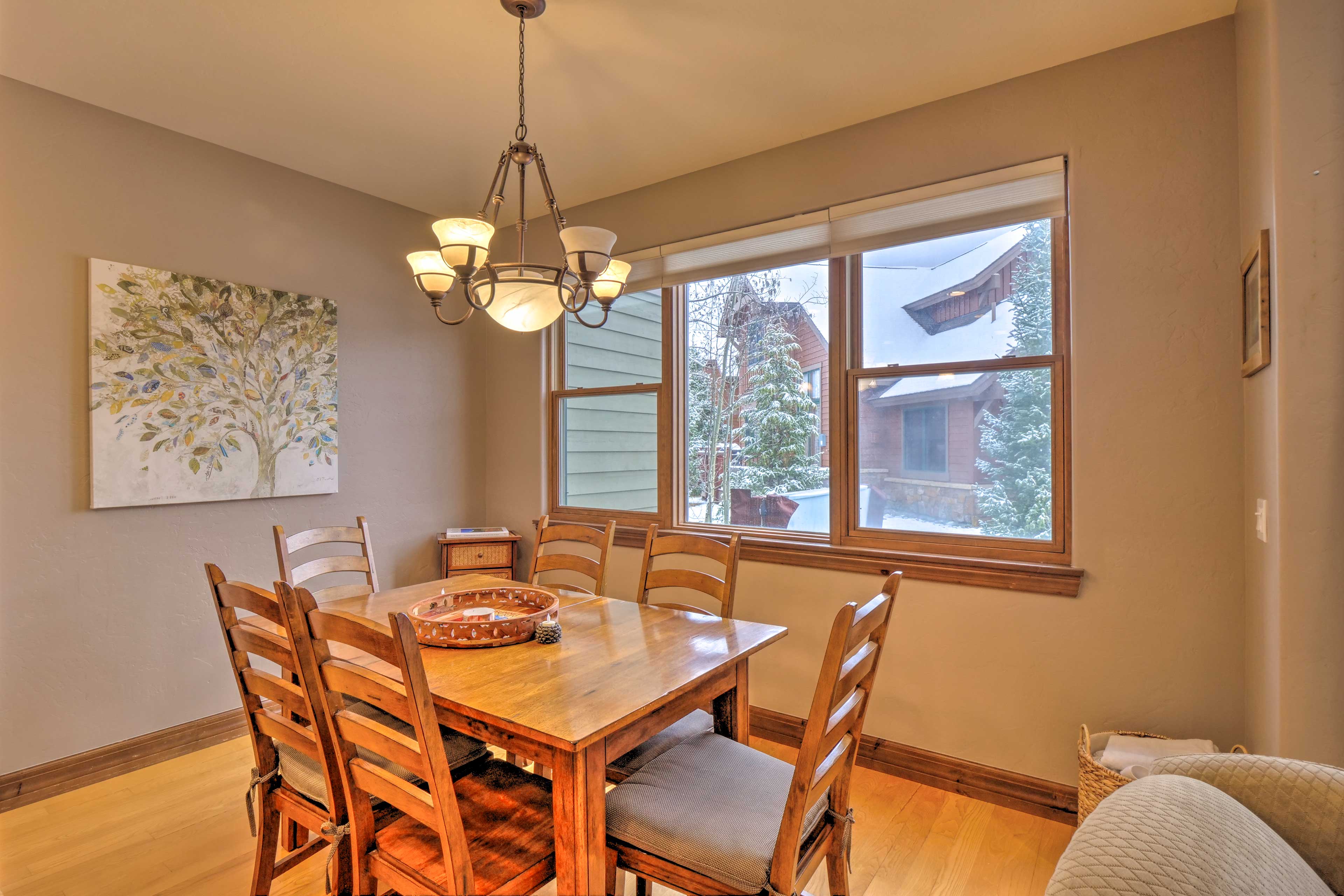 Dining Area | Dishware & Flatware