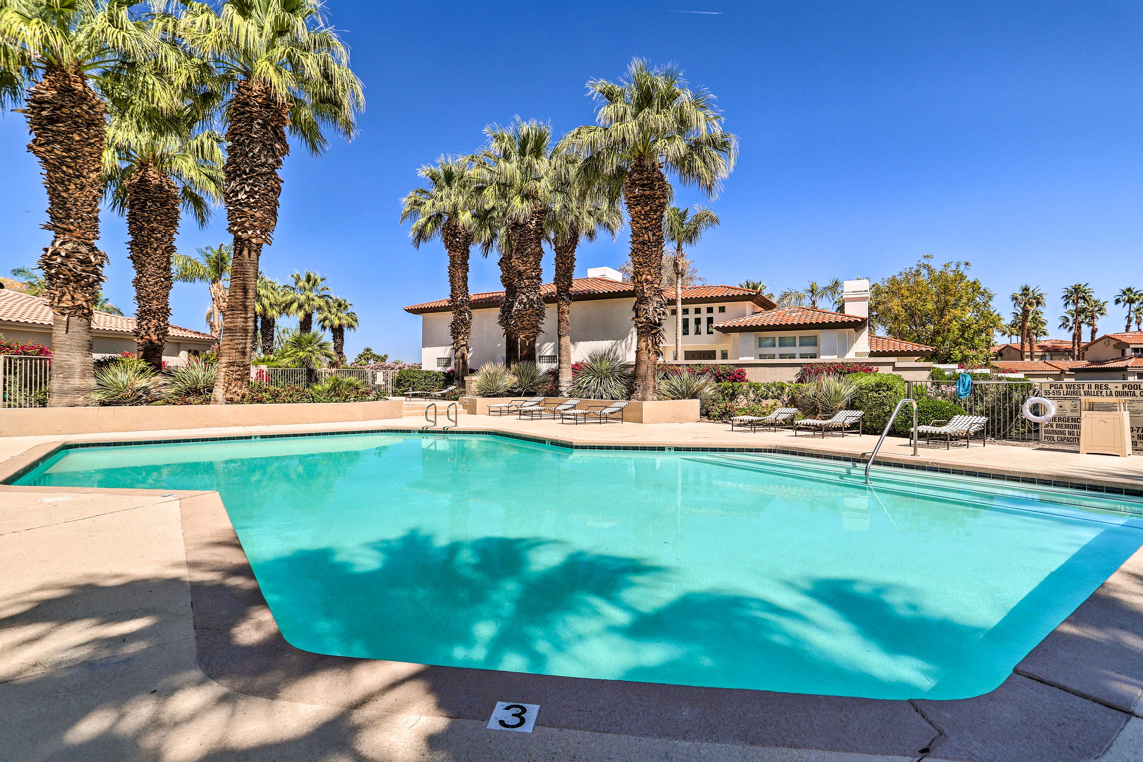 Community Pool & Hot Tub