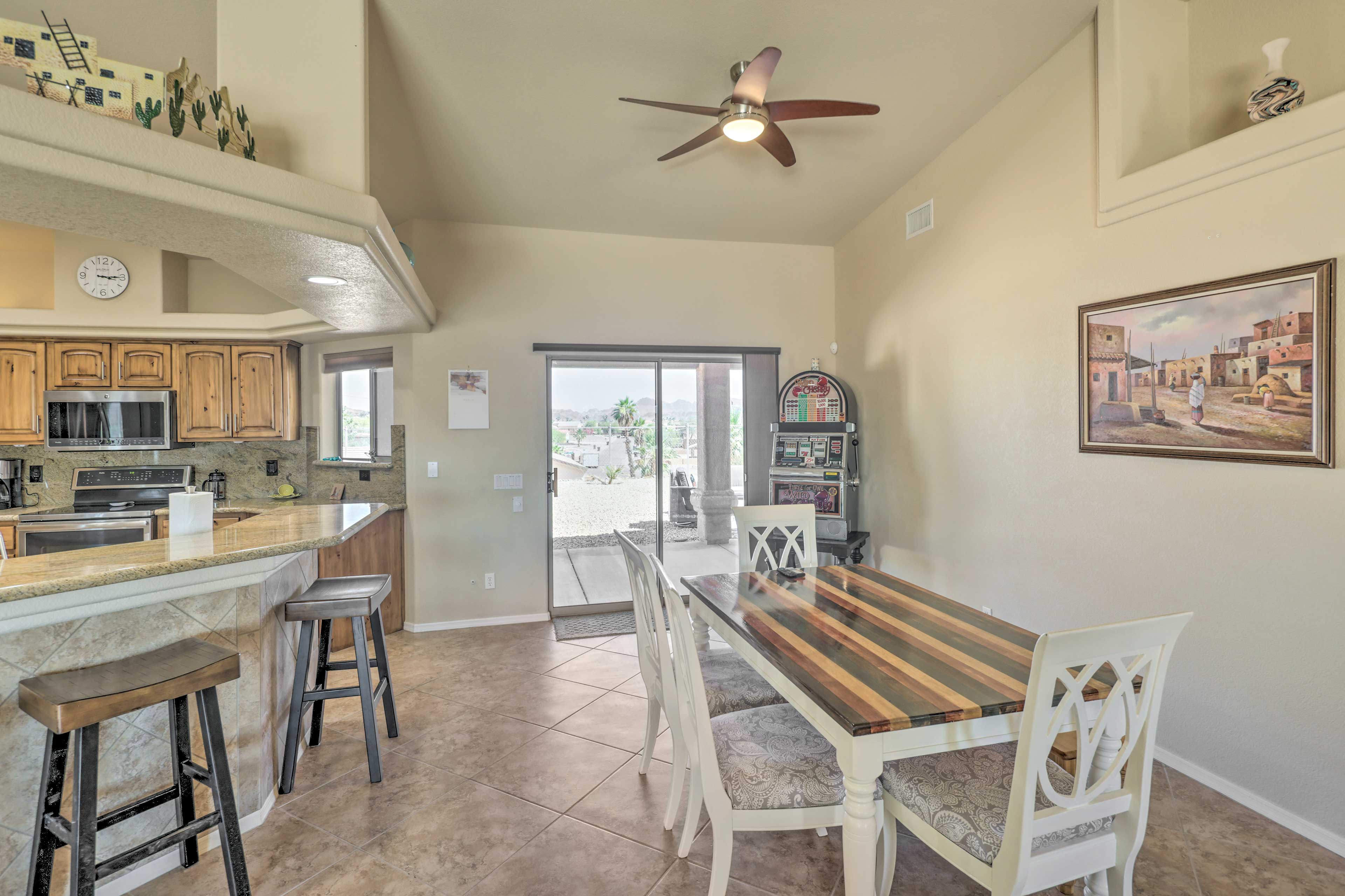 Dining Area | Dishware/Flatware Provided