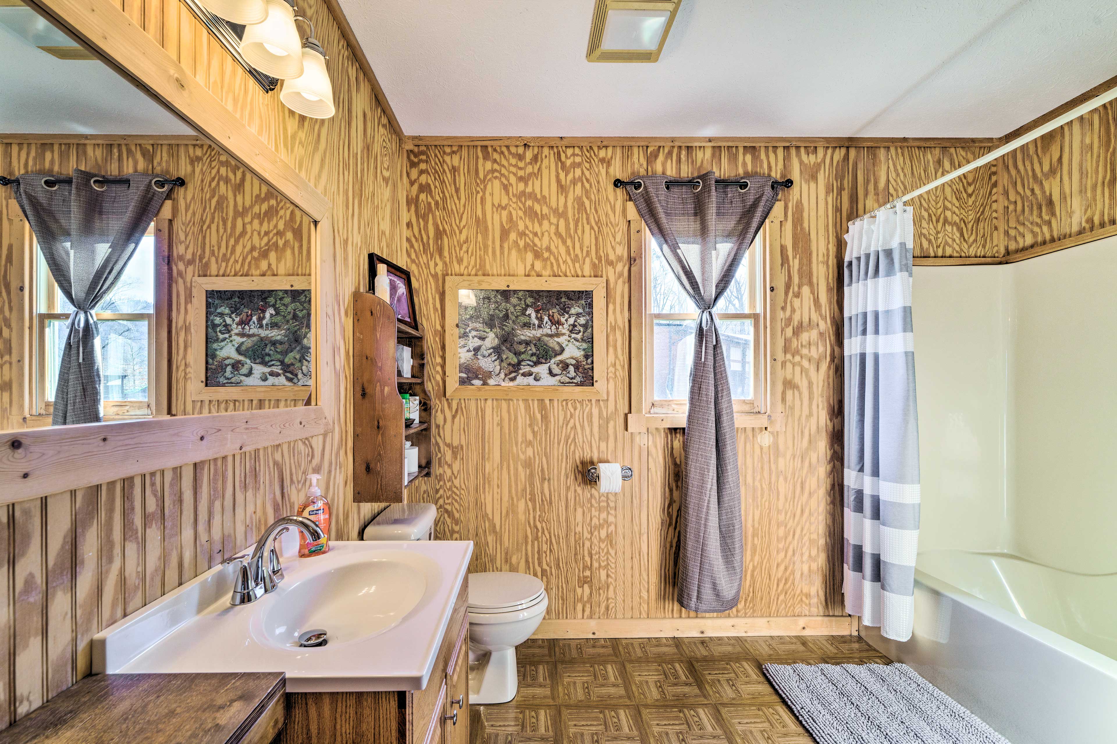 Full Bathroom | Towels & Linens Provided