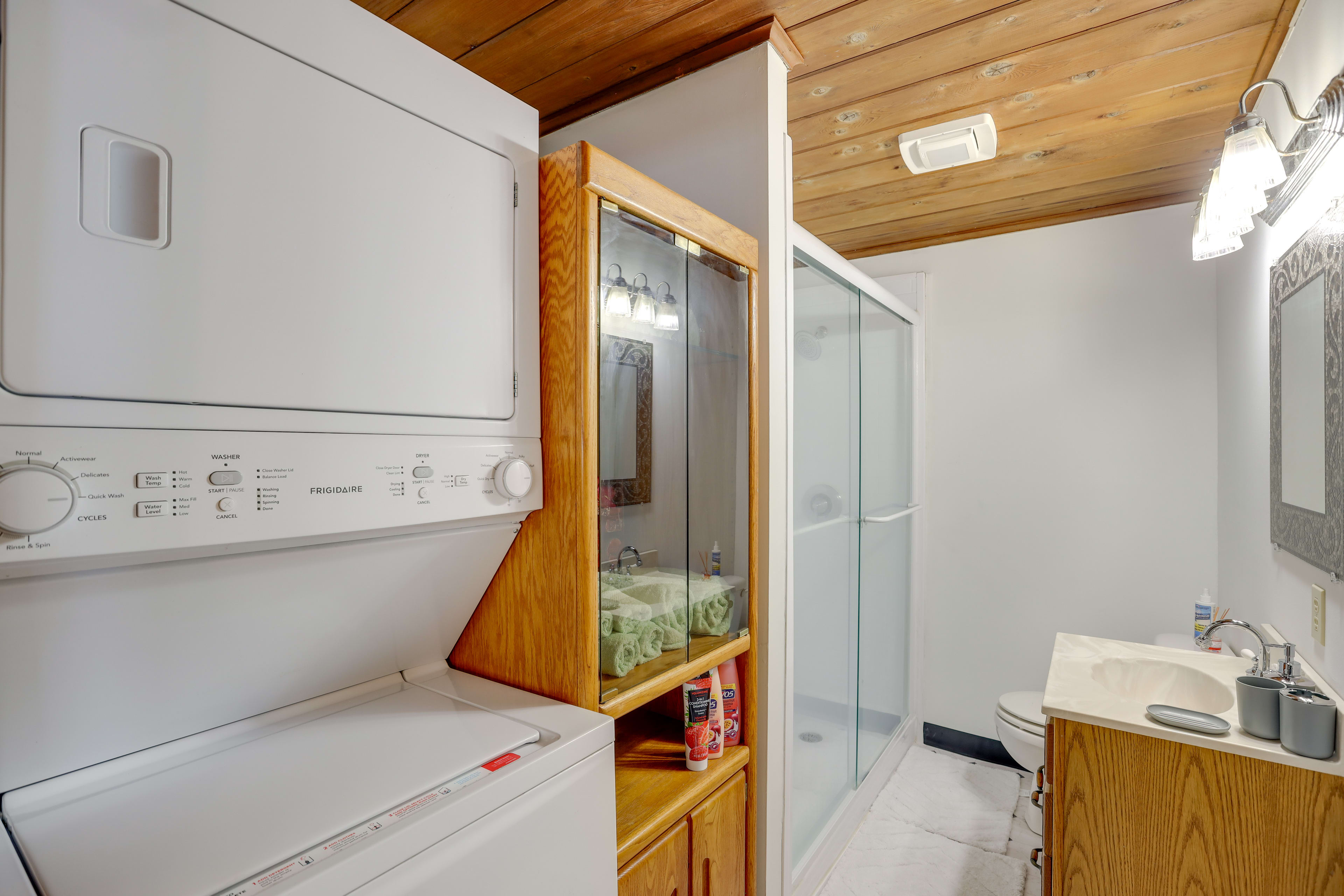 Full Bathroom | In-Unit Laundry | Towels & Linens Provided