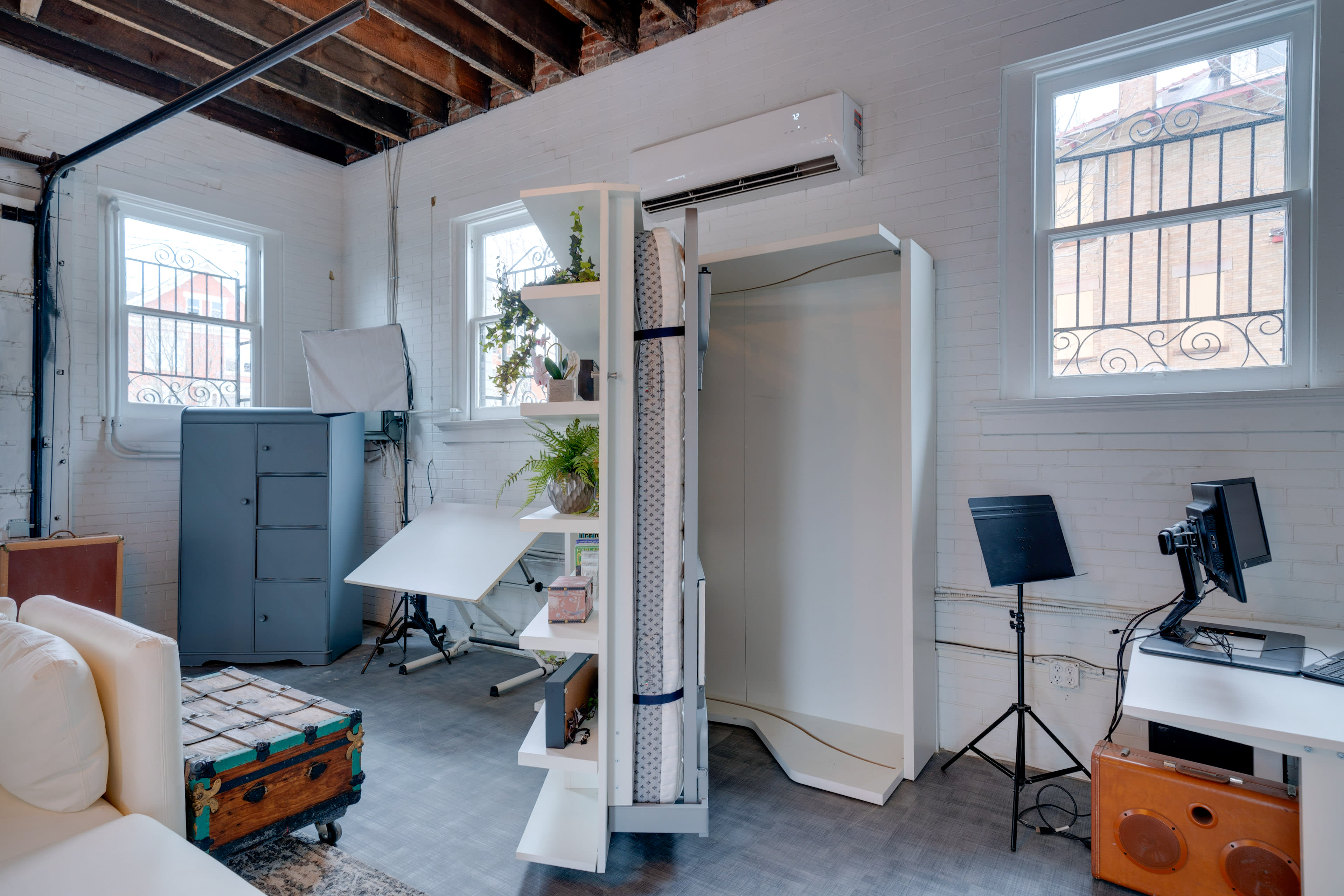 Carriage House Studio | Queen Murphy Bed