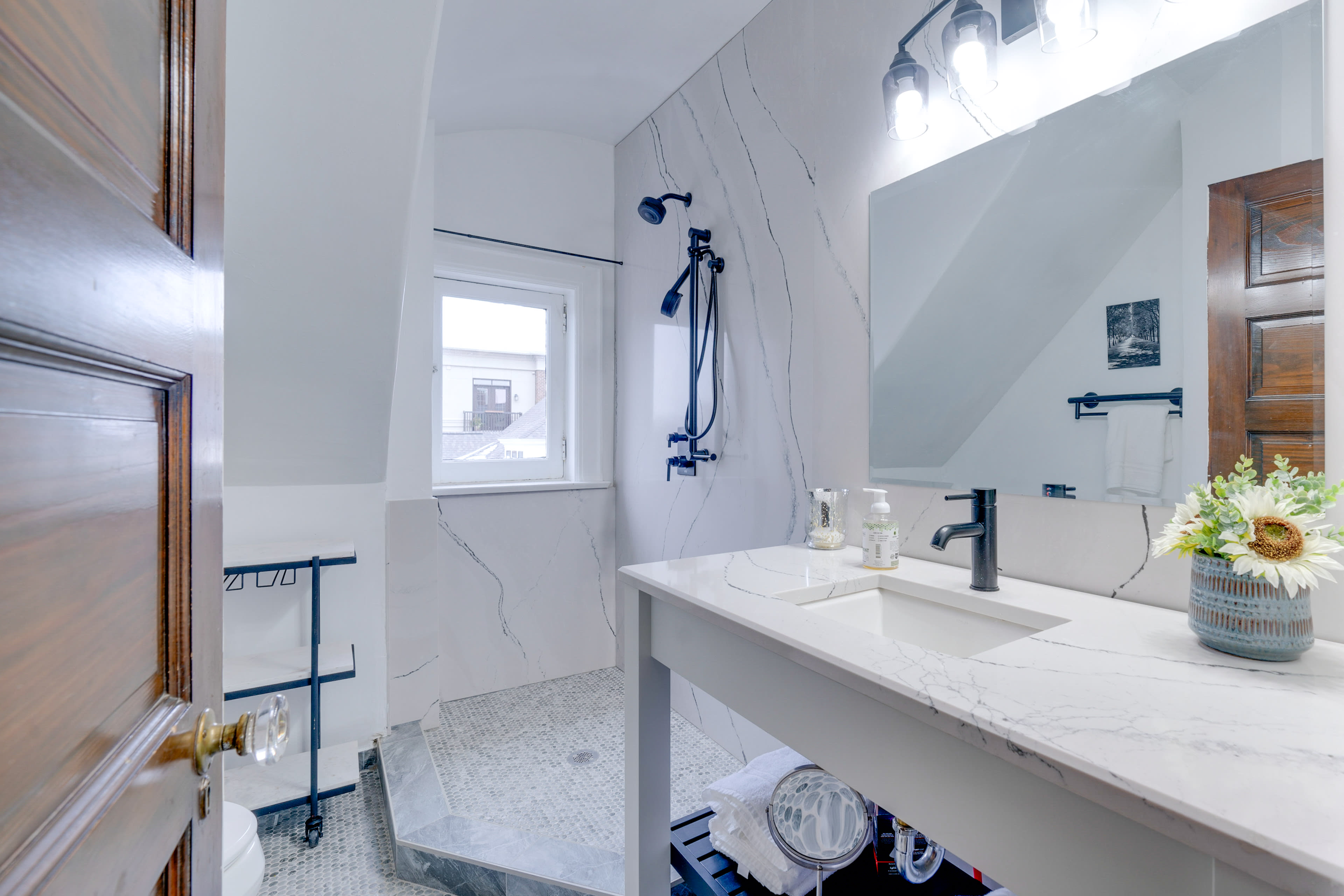 Full Bathroom | 3rd Floor | Complimentary Toiletries