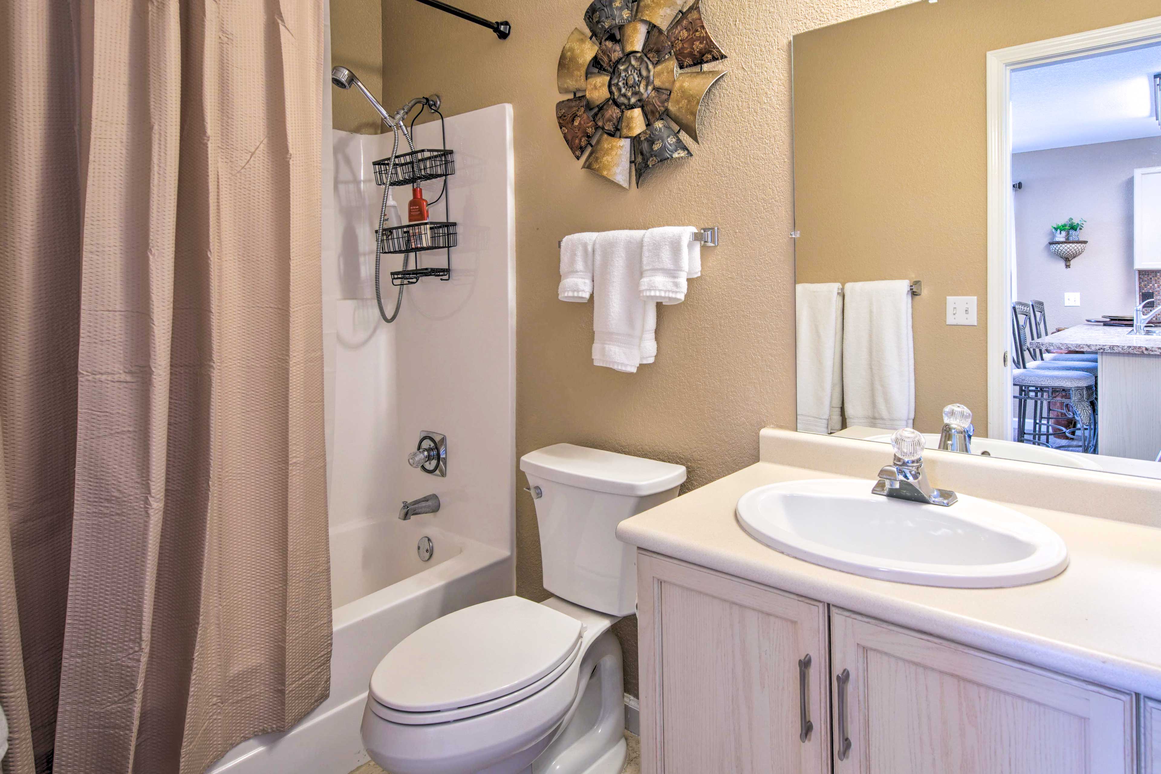 Full Bathroom | Complimentary Toiletries | Hair Dryer