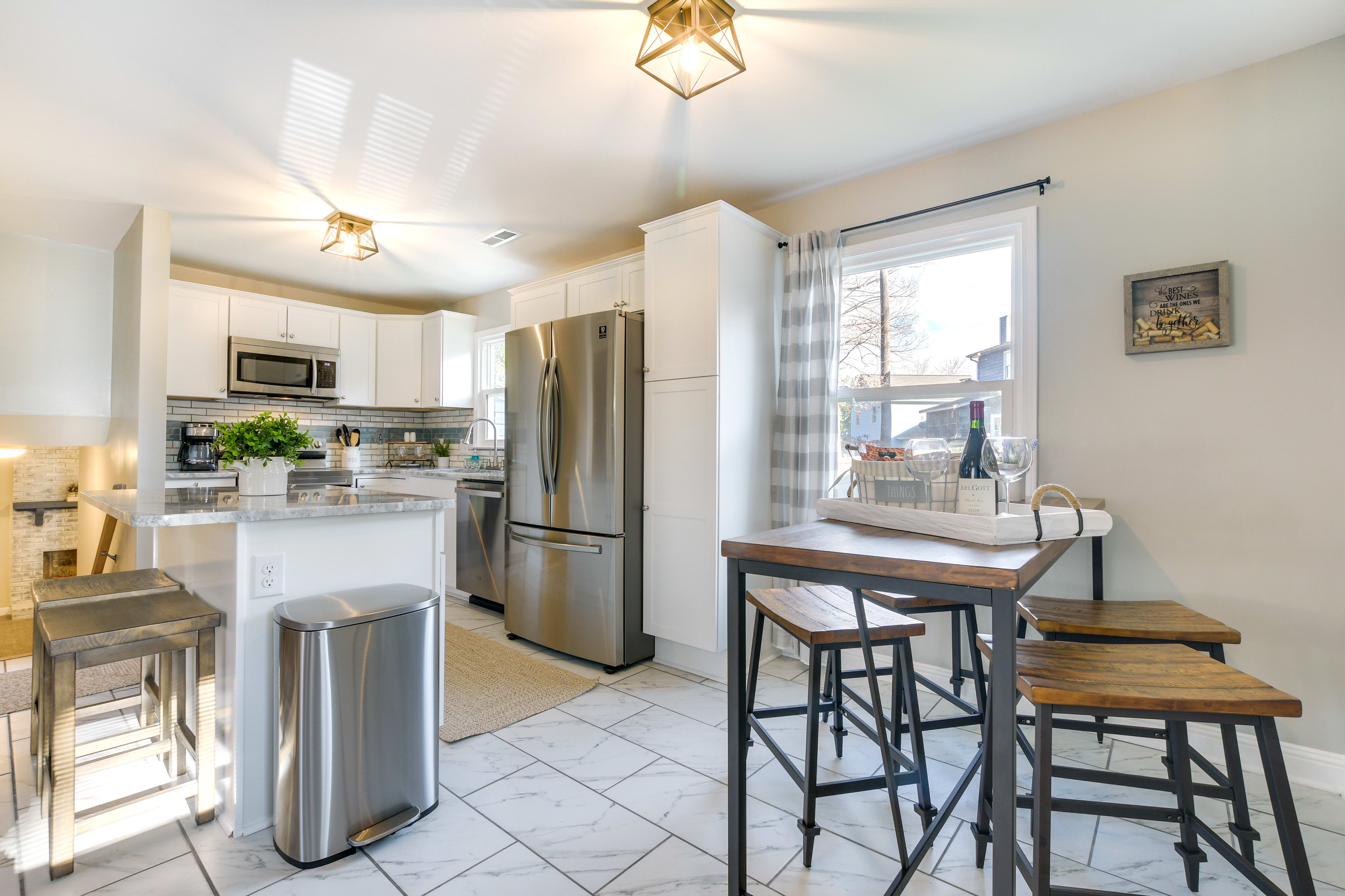 Dining Table | Dishware Provided