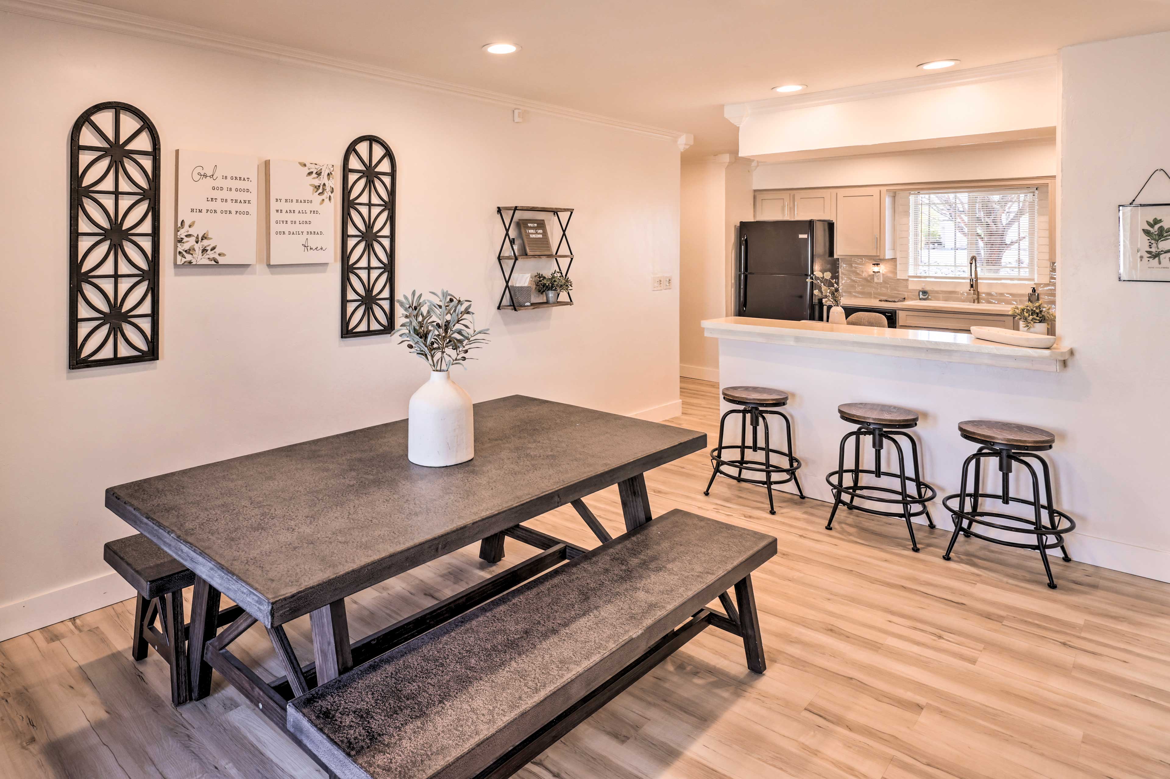 Dining Room | Breakfast Bar