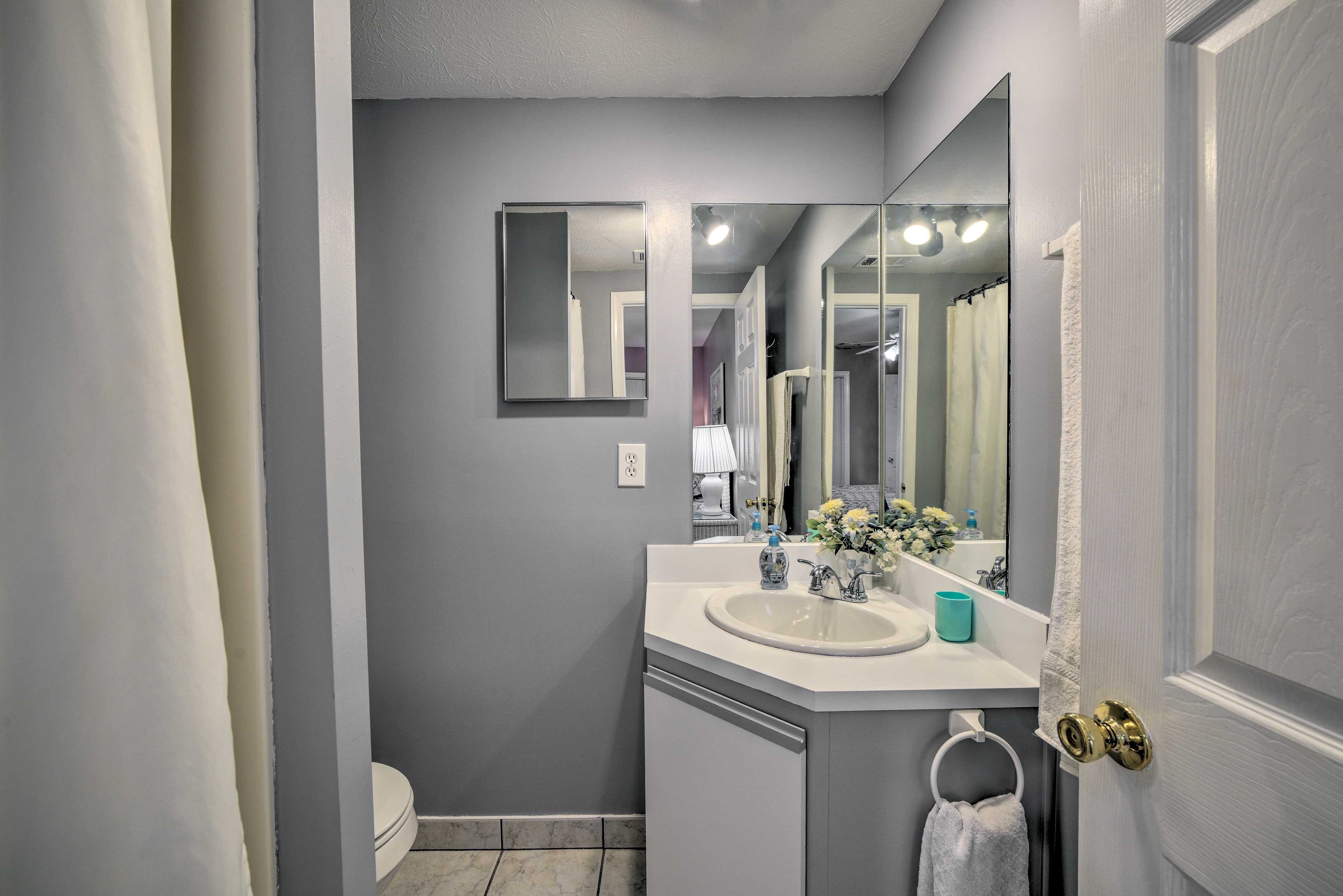 En-Suite Bathroom | 2nd Floor | Towels Provided